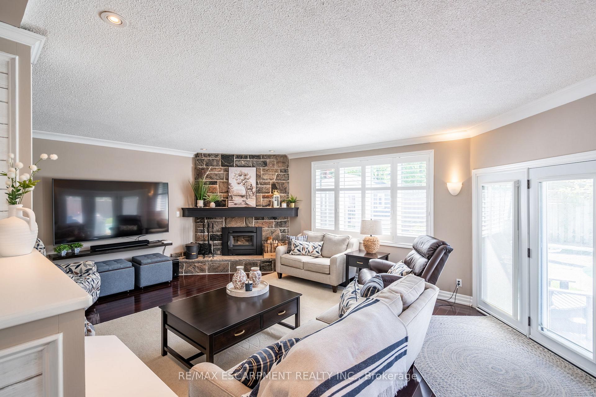 Photo 13 of 388 Wilson Avenue, Burlington, Shoreacres — HOMEH