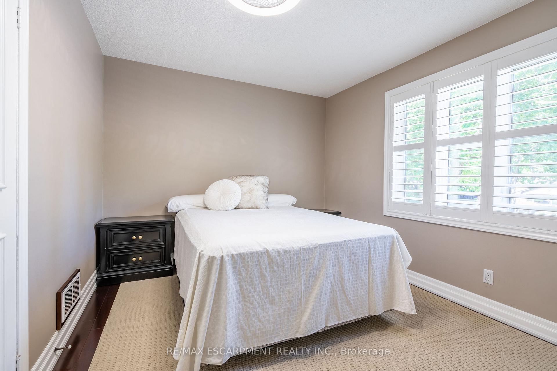 Photo 14 of 388 Wilson Avenue, Burlington, Shoreacres — HOMEH