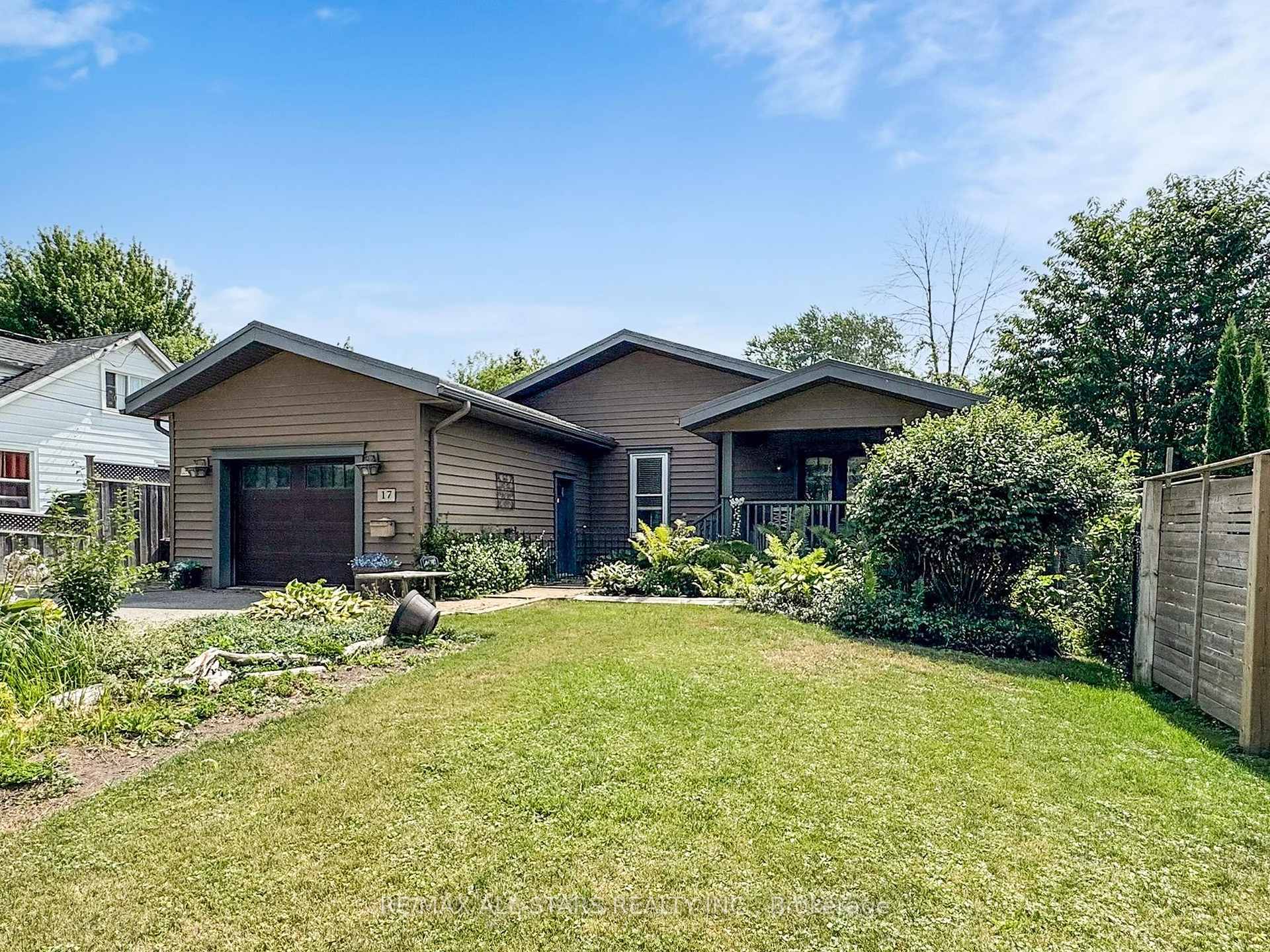 Photo 1 of 17 Metropolitan Crescent, Georgina, Keswick North — HOMEH