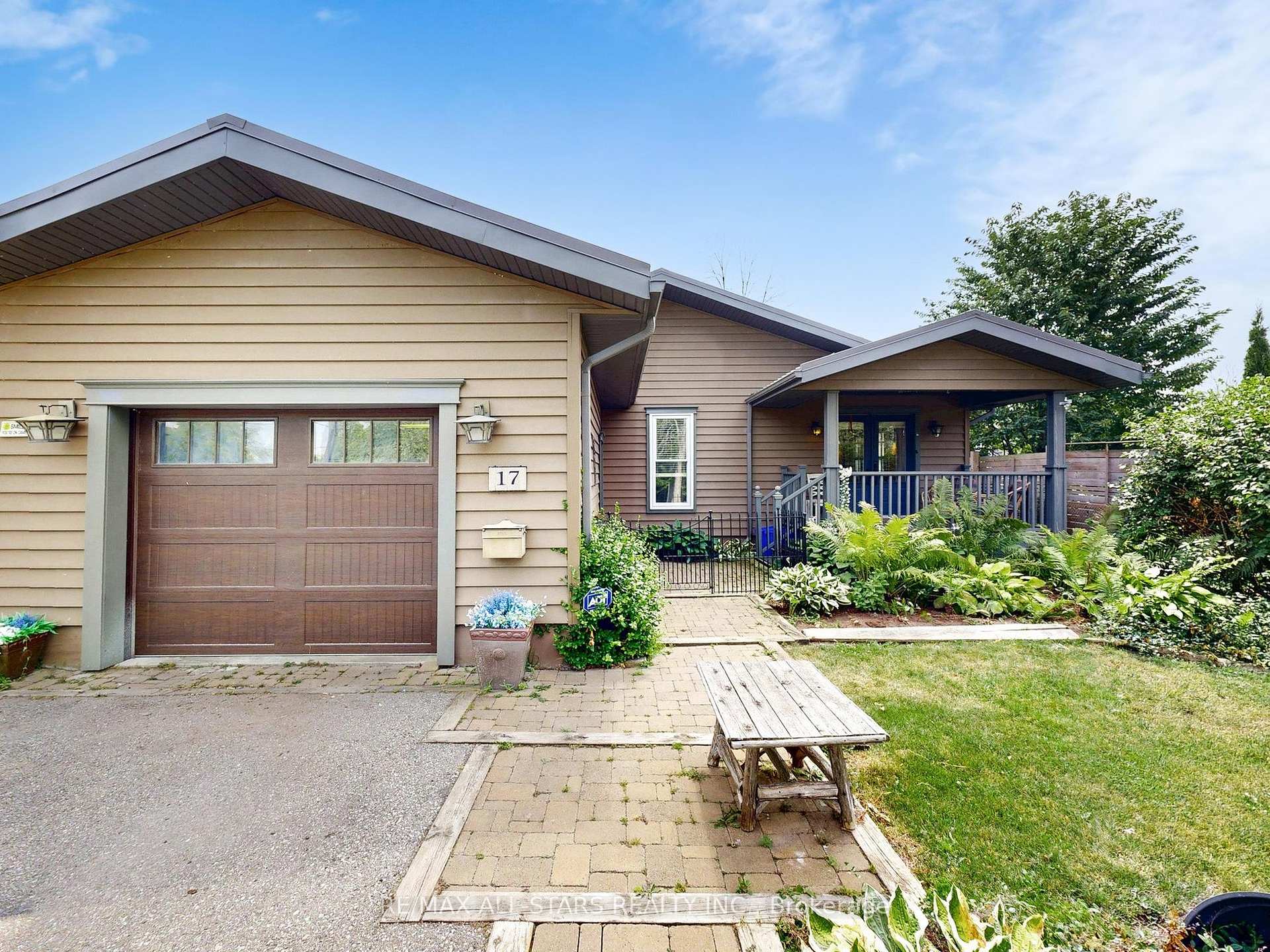 Photo 2 of 17 Metropolitan Crescent, Georgina, Keswick North — HOMEH