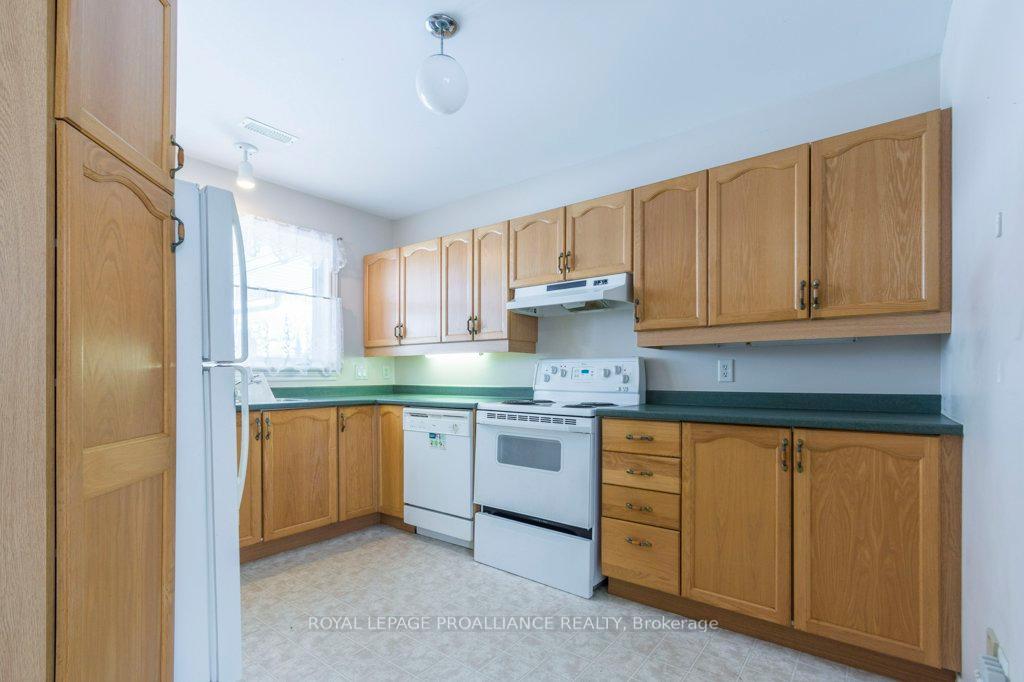 Photo 5 of Unit 10, 15 Aldersgate Crescent, Belleville, Belleville Ward — HOMEH
