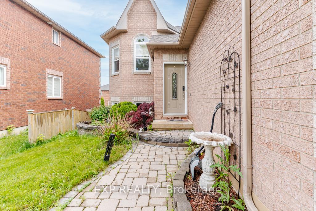 Photo 1 of Unit Upper, 74 Shalom Way, Barrie, Painswick South — HOMEH