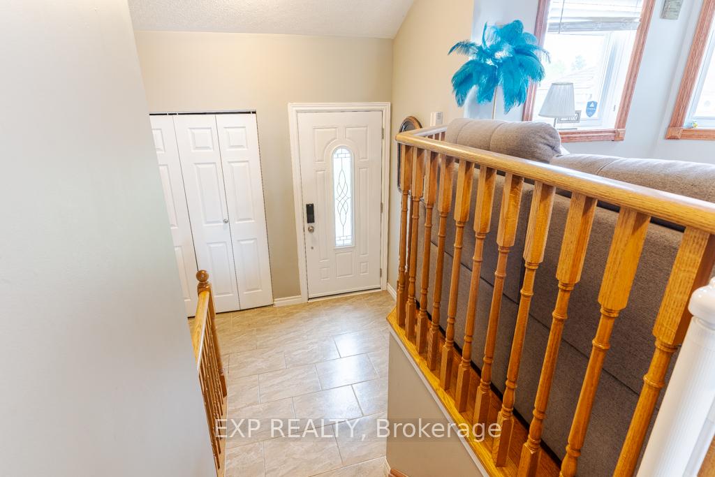 Photo 2 of Unit Upper, 74 Shalom Way, Barrie, Painswick South — HOMEH