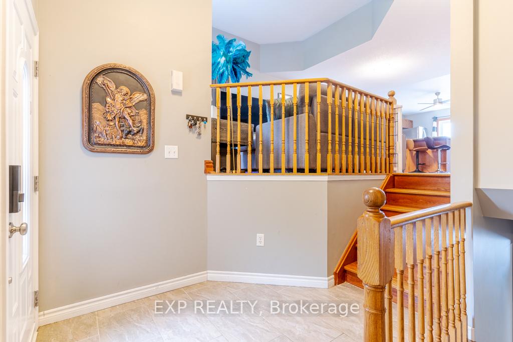 Photo 4 of Unit Upper, 74 Shalom Way, Barrie, Painswick South — HOMEH