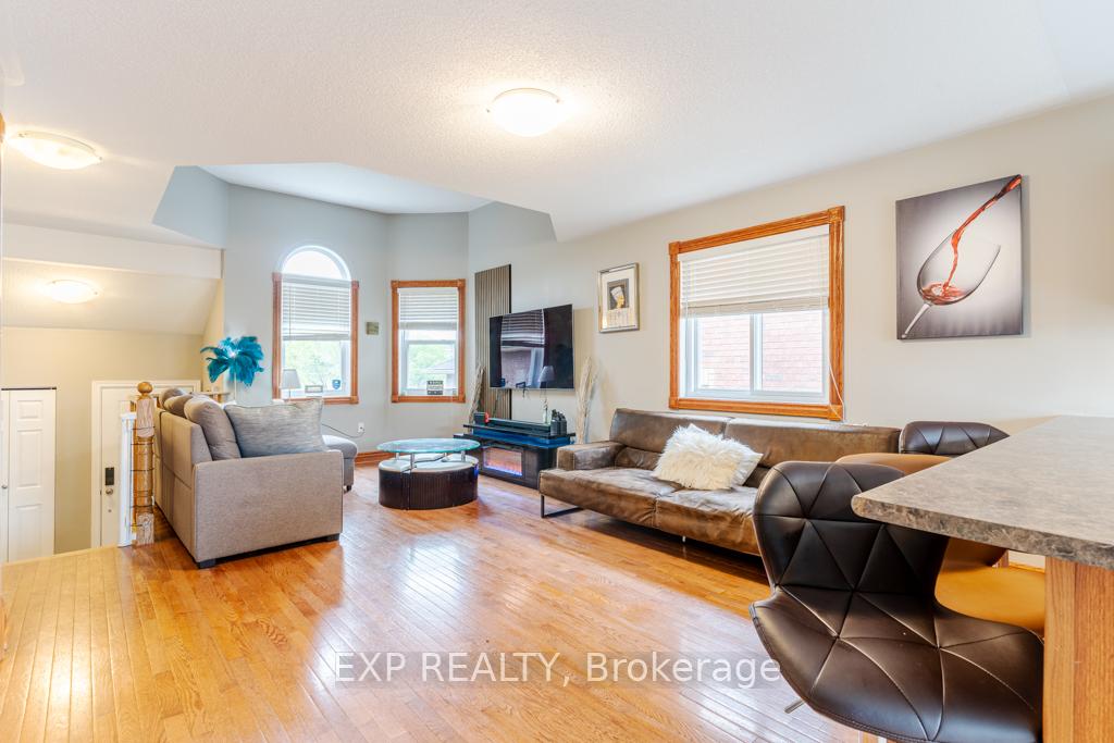 Photo 5 of Unit Upper, 74 Shalom Way, Barrie, Painswick South — HOMEH