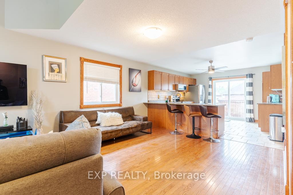 Photo 6 of Unit Upper, 74 Shalom Way, Barrie, Painswick South — HOMEH