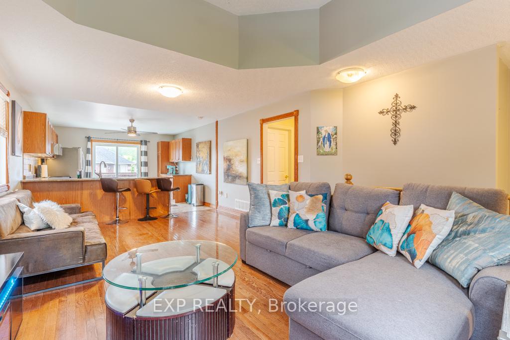 Photo 7 of Unit Upper, 74 Shalom Way, Barrie, Painswick South — HOMEH