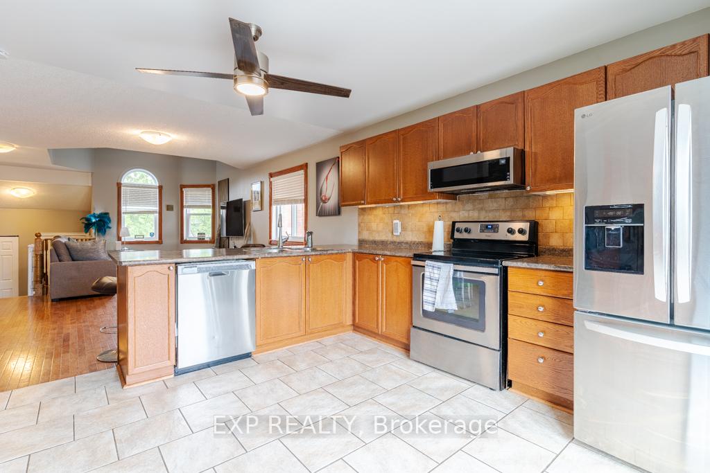 Photo 9 of Unit Upper, 74 Shalom Way, Barrie, Painswick South — HOMEH
