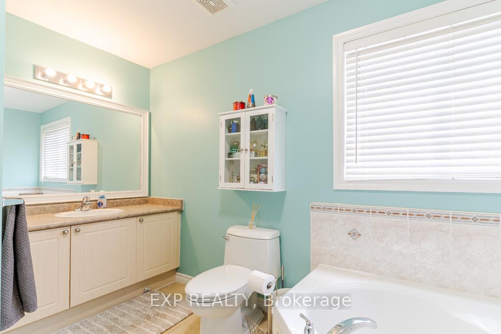 Photo 16 of Unit Upper, 74 Shalom Way, Barrie, Painswick South — HOMEH