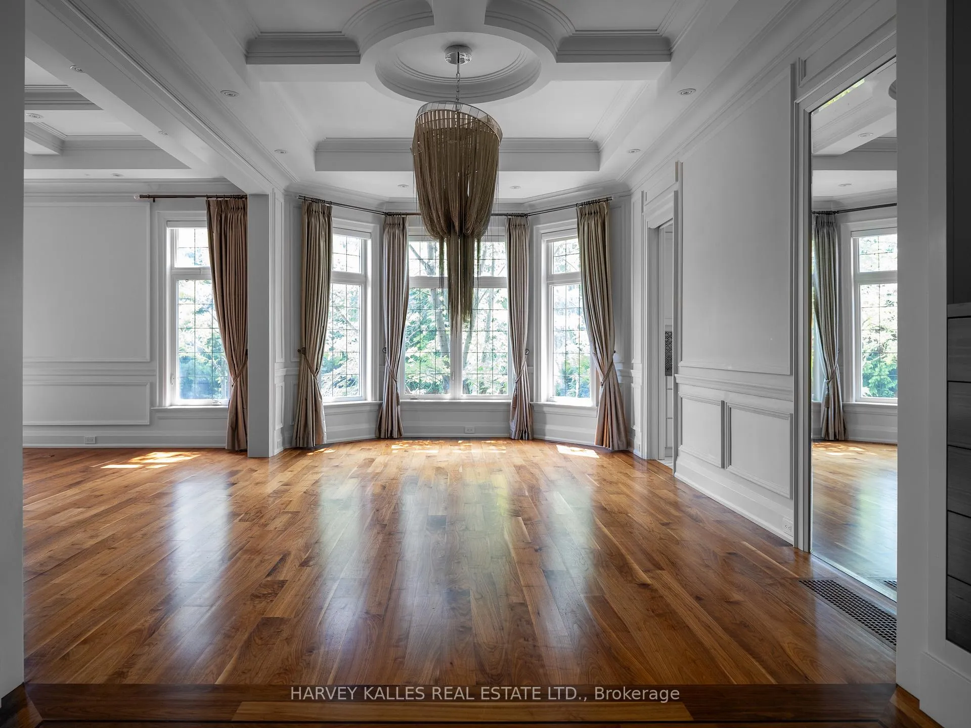 Photo 7 of 147 Cooks Mill Crescent, Vaughan, Patterson — HOMEH