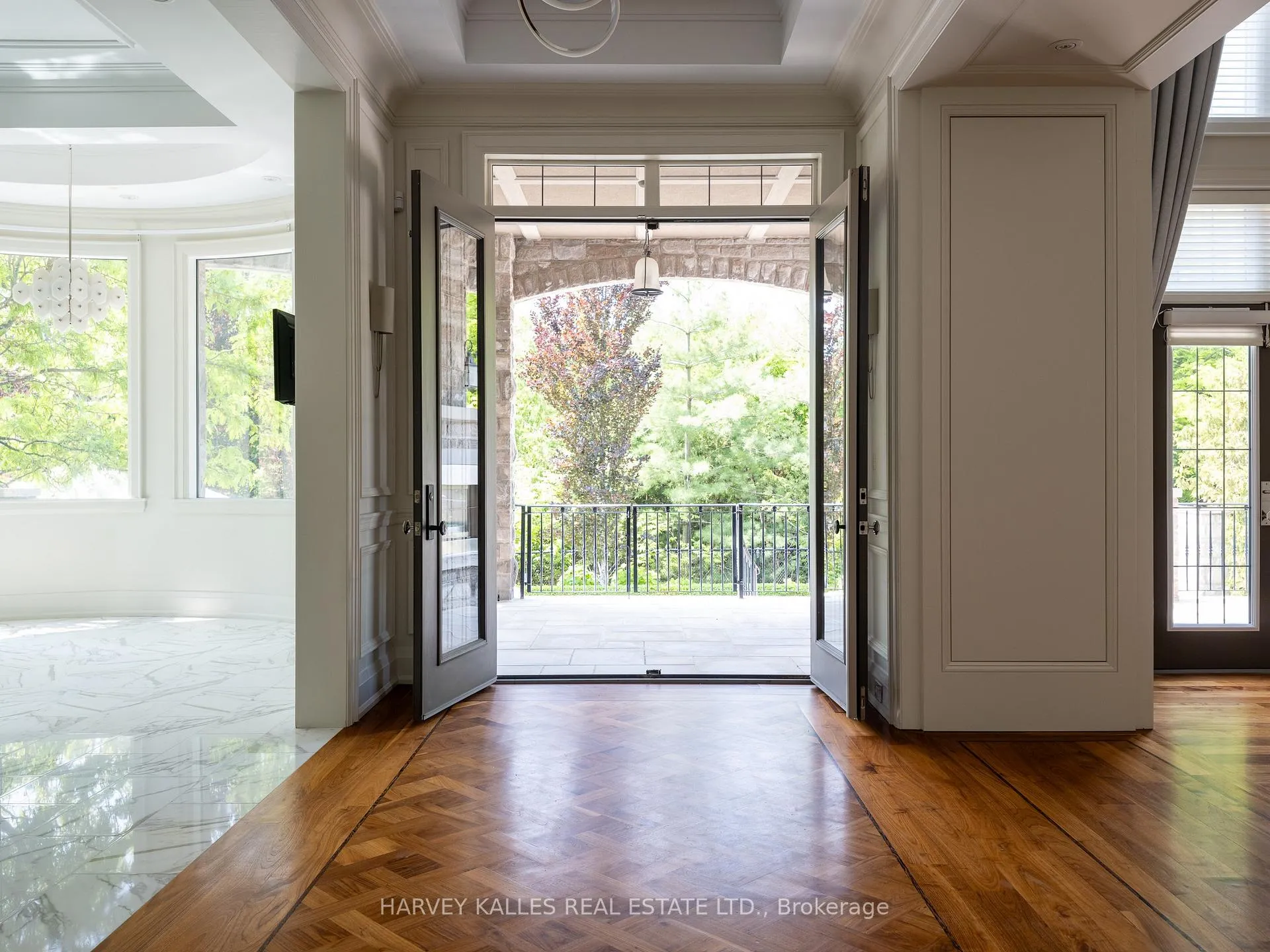 Photo 8 of 147 Cooks Mill Crescent, Vaughan, Patterson — HOMEH