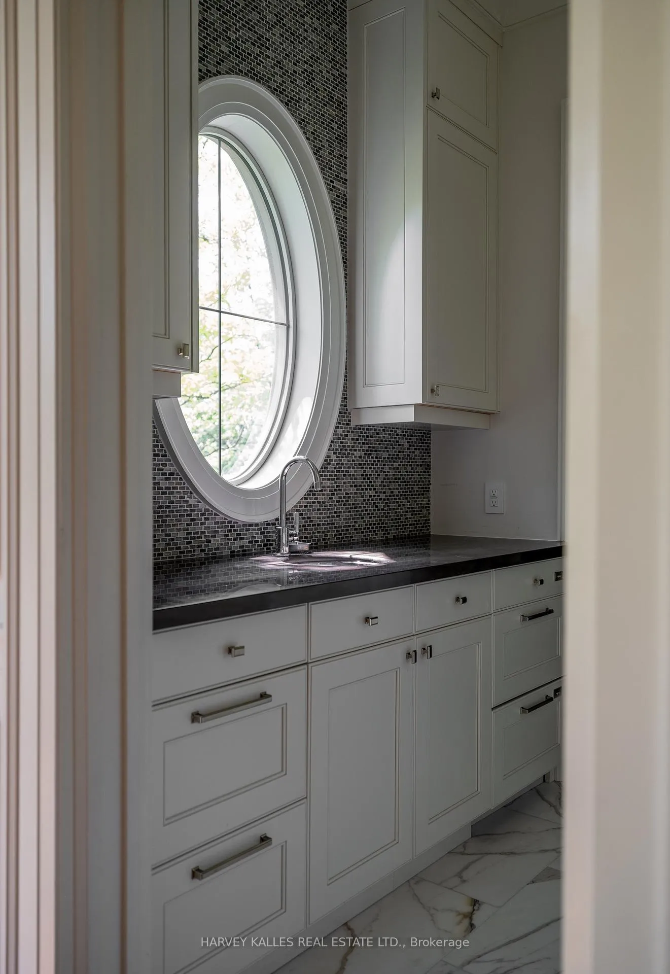 Photo 10 of 147 Cooks Mill Crescent, Vaughan, Patterson — HOMEH