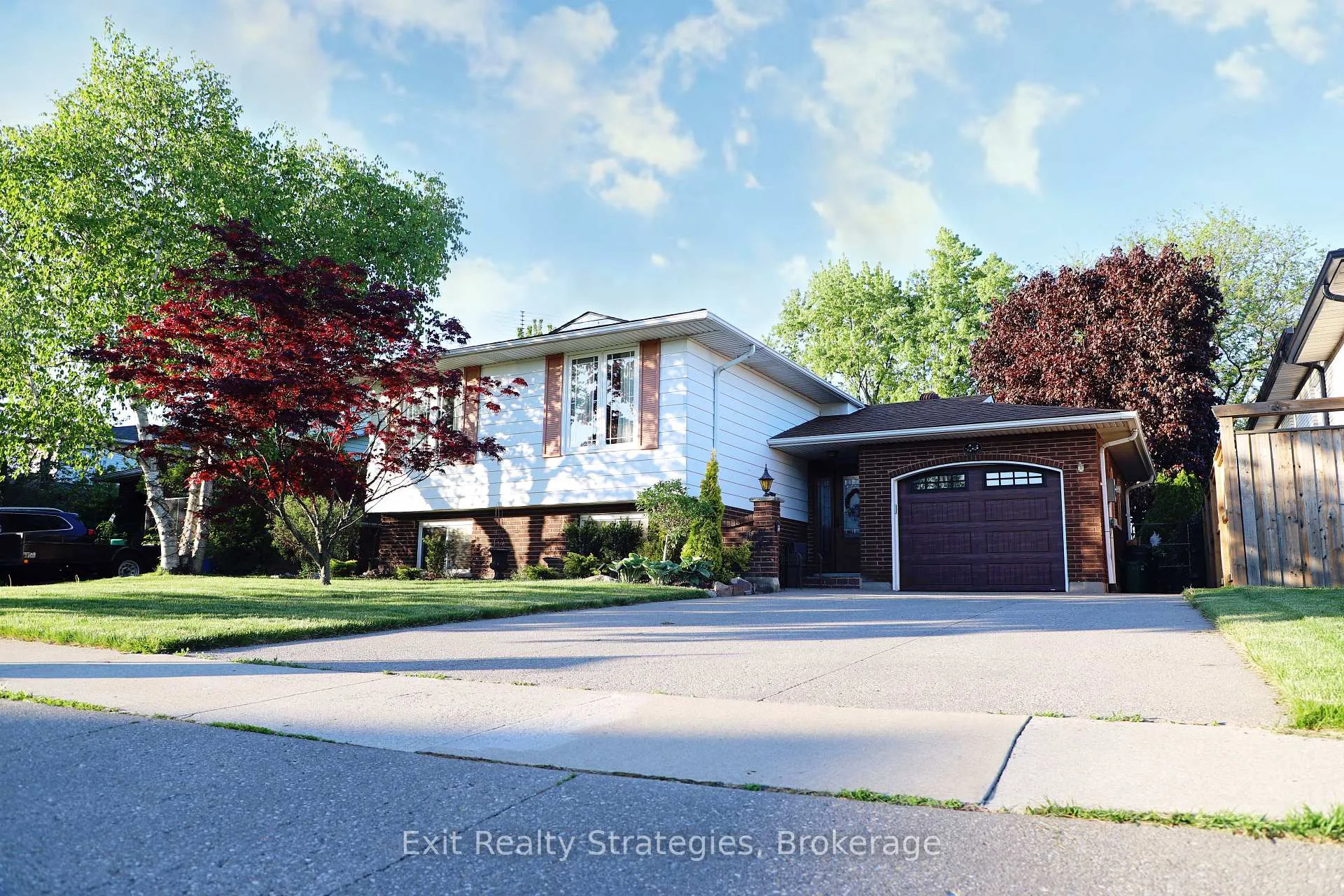 Photo 1 of 35 Mcdonagh Crescent W, Thorold, Confederation Heights — HOMEH