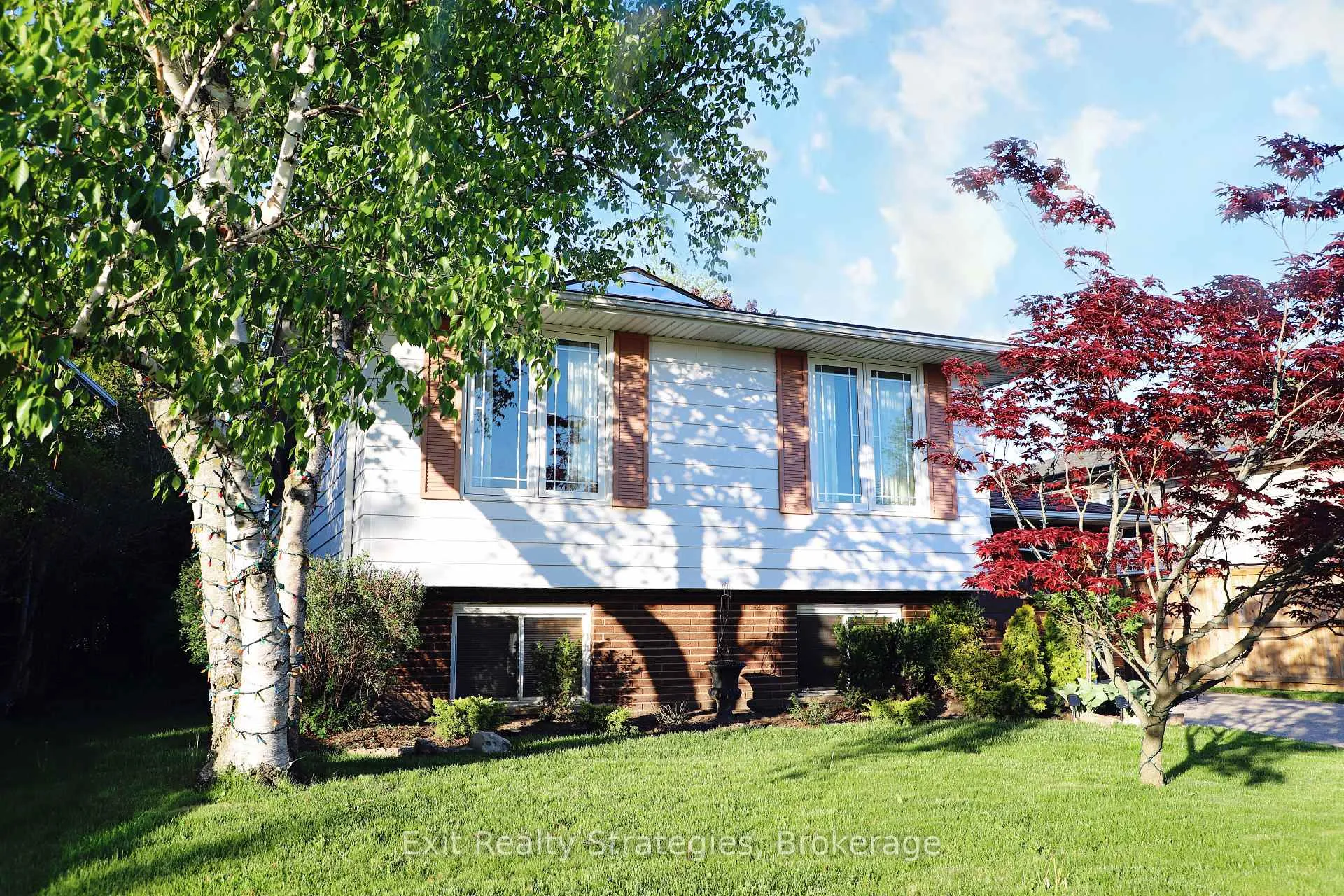 Photo 2 of 35 Mcdonagh Crescent W, Thorold, Confederation Heights — HOMEH