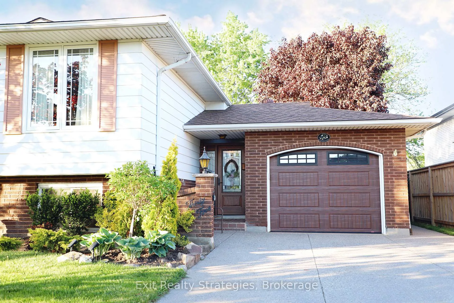 Photo 3 of 35 Mcdonagh Crescent W, Thorold, Confederation Heights — HOMEH