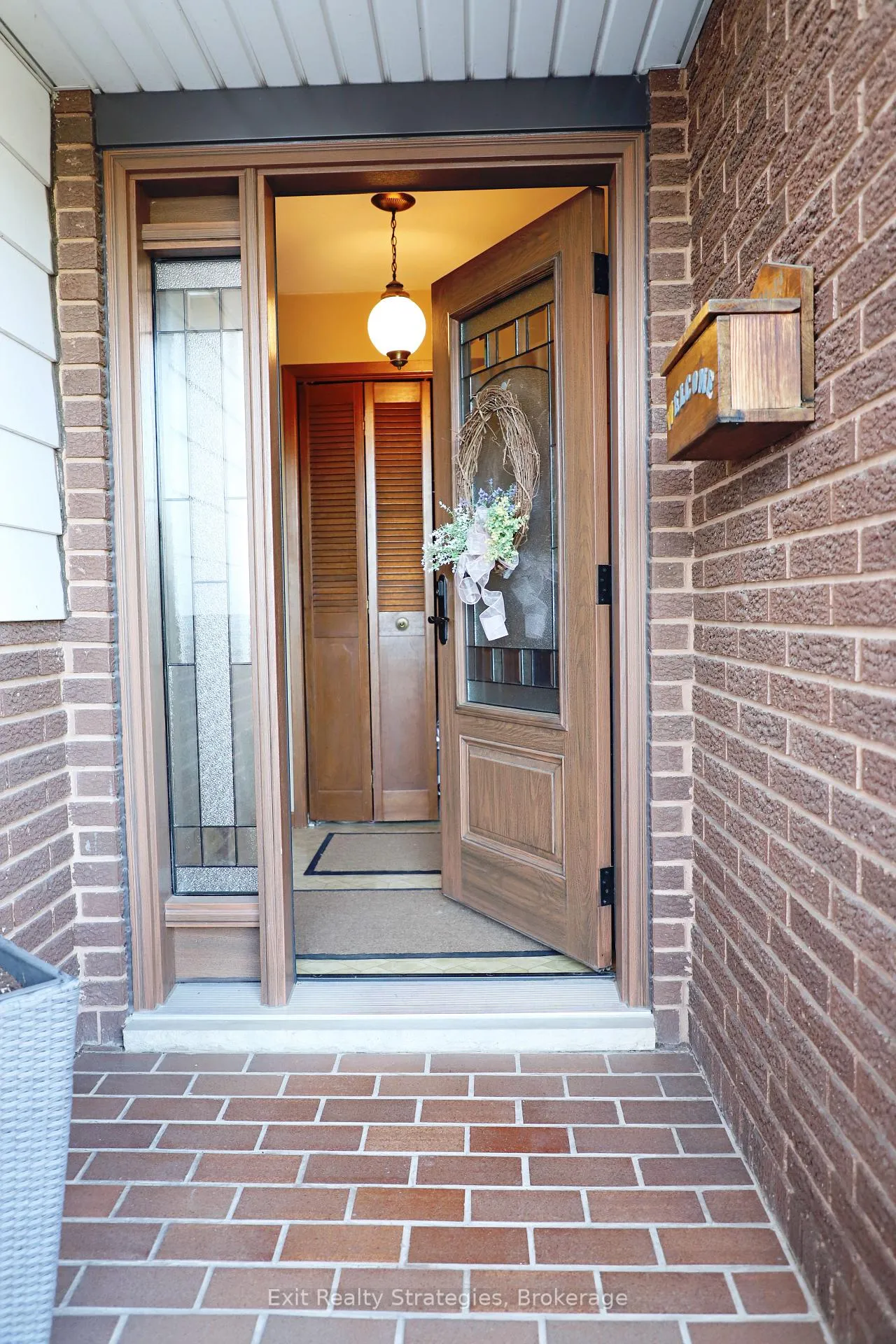 Photo 4 of 35 Mcdonagh Crescent W, Thorold, Confederation Heights — HOMEH