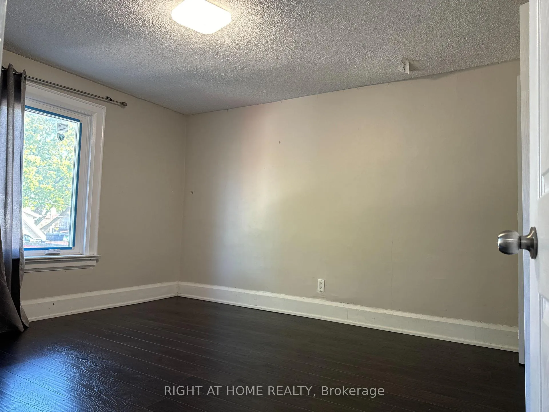 Photo 24 of 164 Adelaide Avenue E, Oshawa, O'Neill — HOMEH