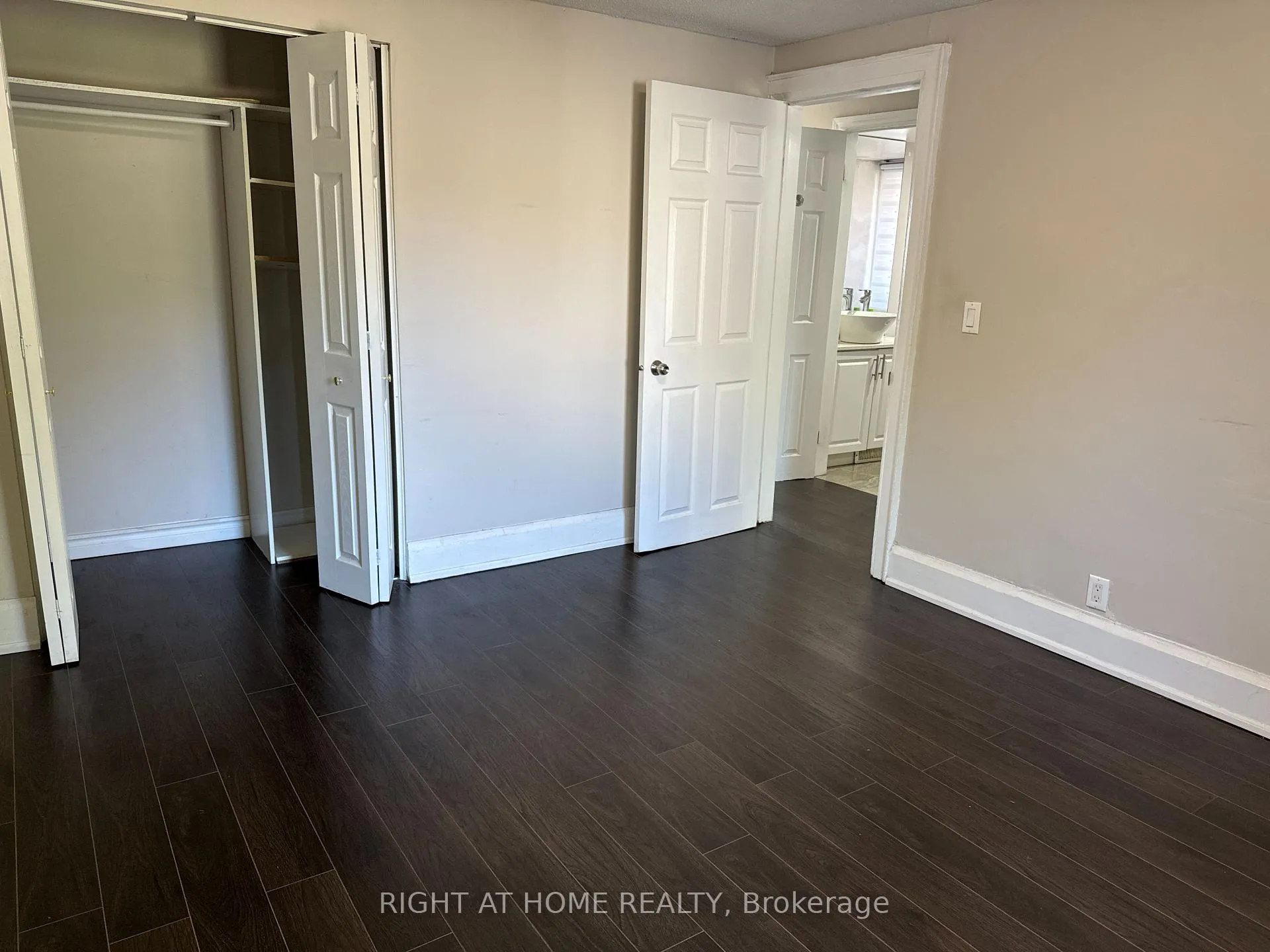 Photo 26 of 164 Adelaide Avenue E, Oshawa, O'Neill — HOMEH