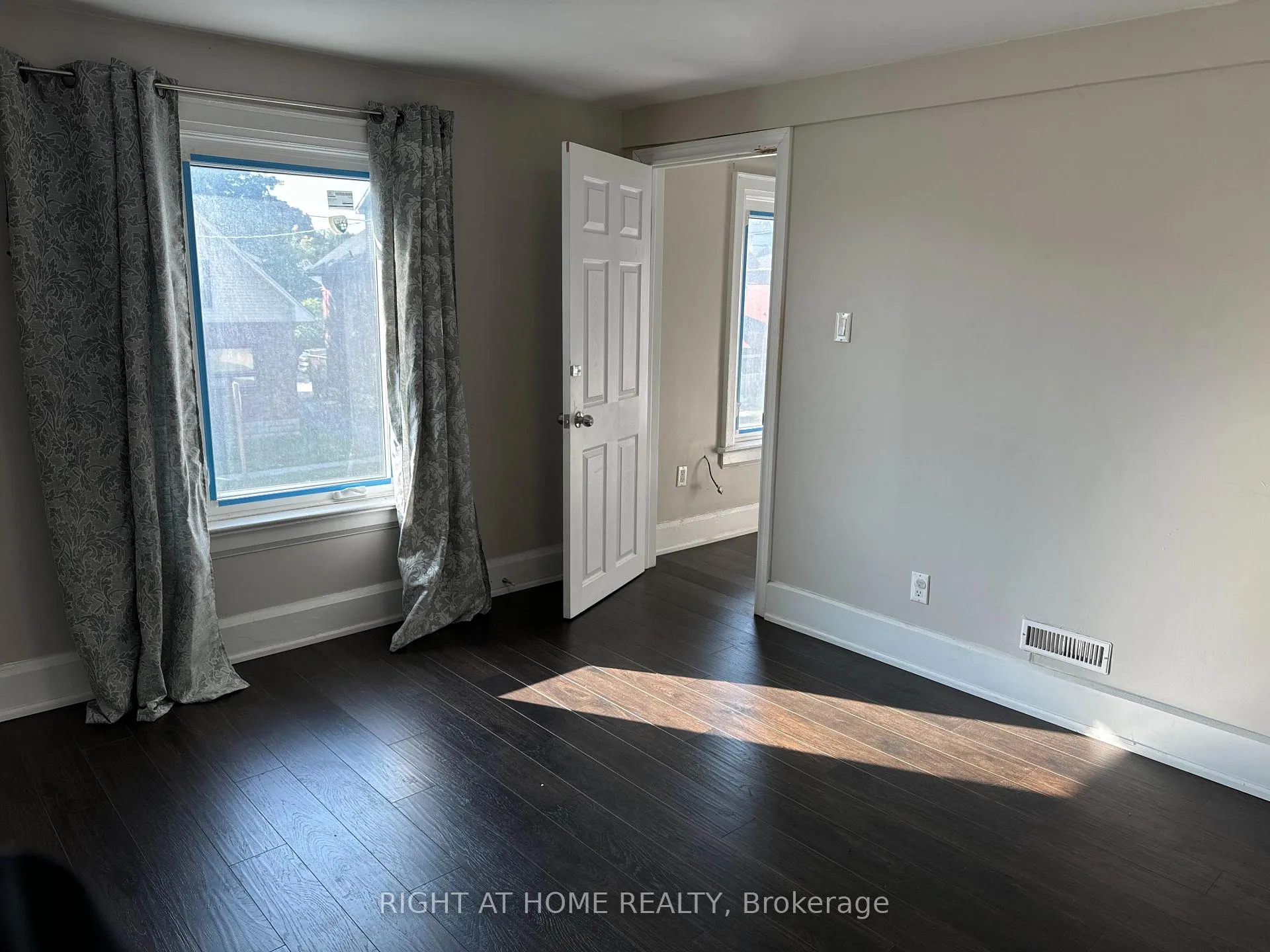 Photo 27 of 164 Adelaide Avenue E, Oshawa, O'Neill — HOMEH