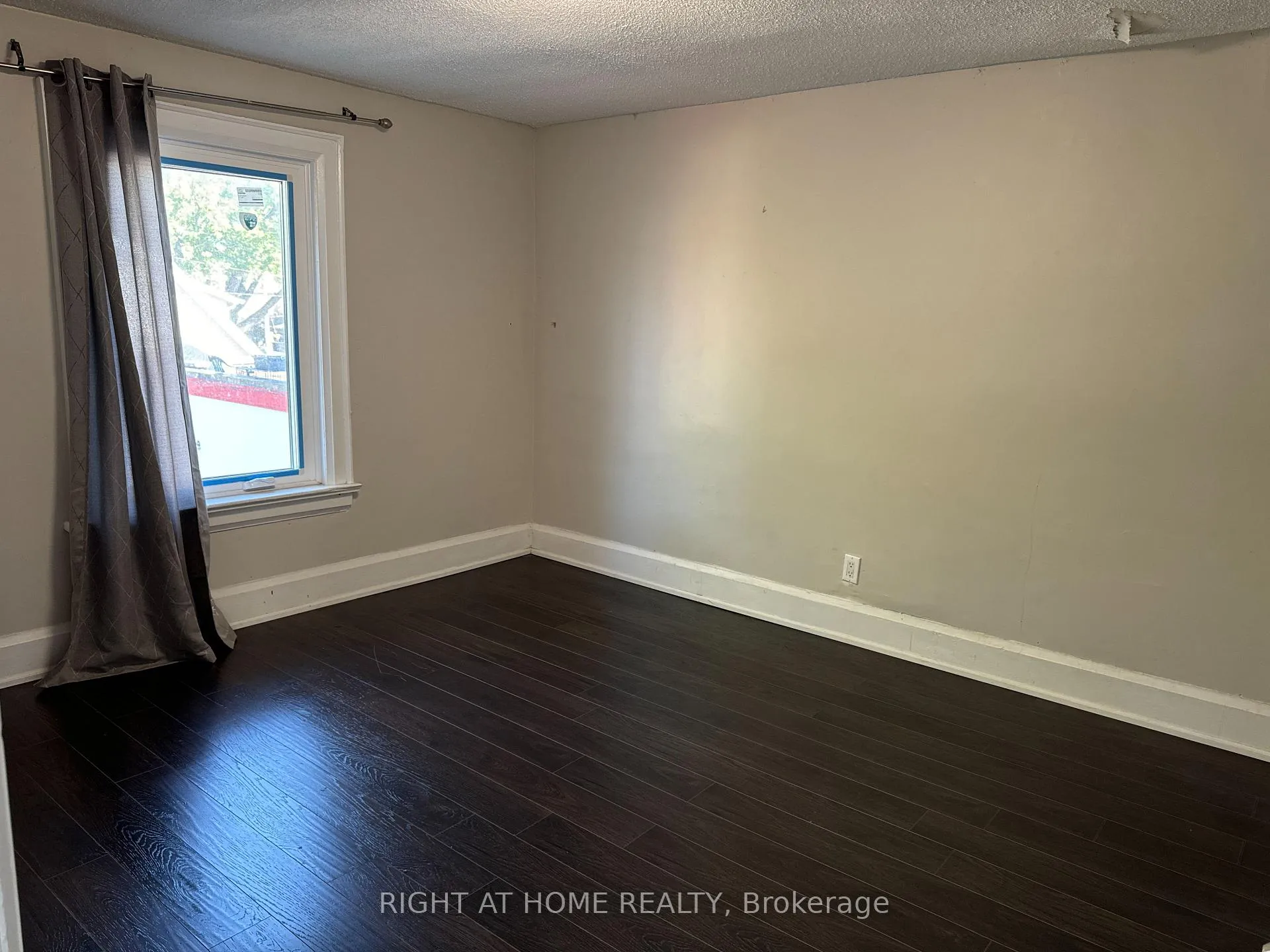 Photo 30 of 164 Adelaide Avenue E, Oshawa, O'Neill — HOMEH