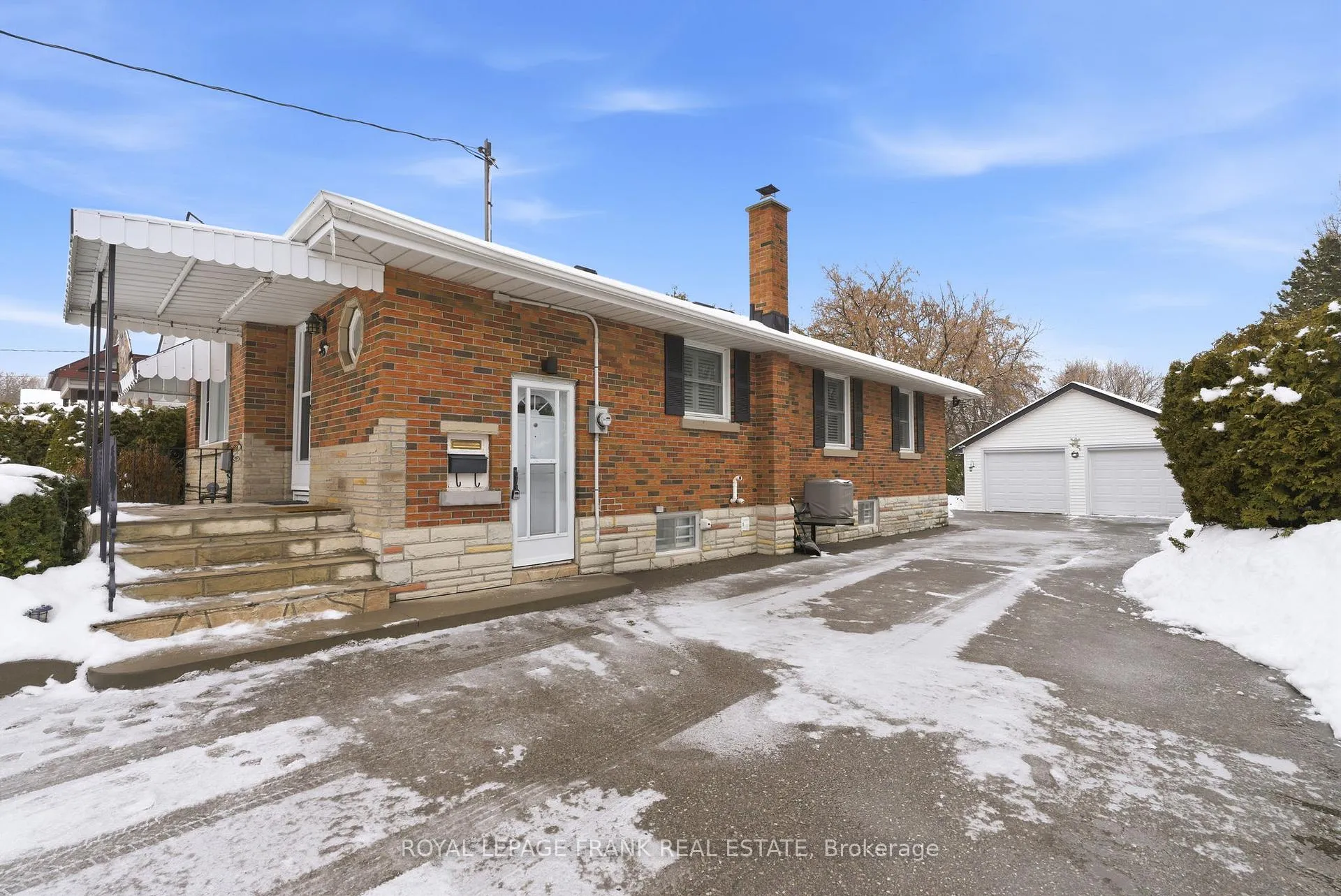 Photo 2 of 96 Beatrice Street W, Oshawa, Centennial — HOMEH