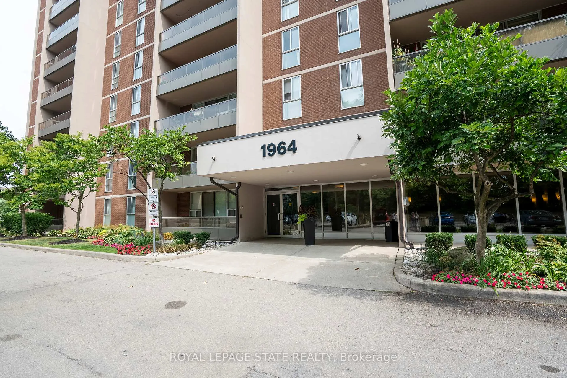 Photo 3 of Unit 707, 1964 Main Street W, Hamilton, Ainslie Wood — HOMEH