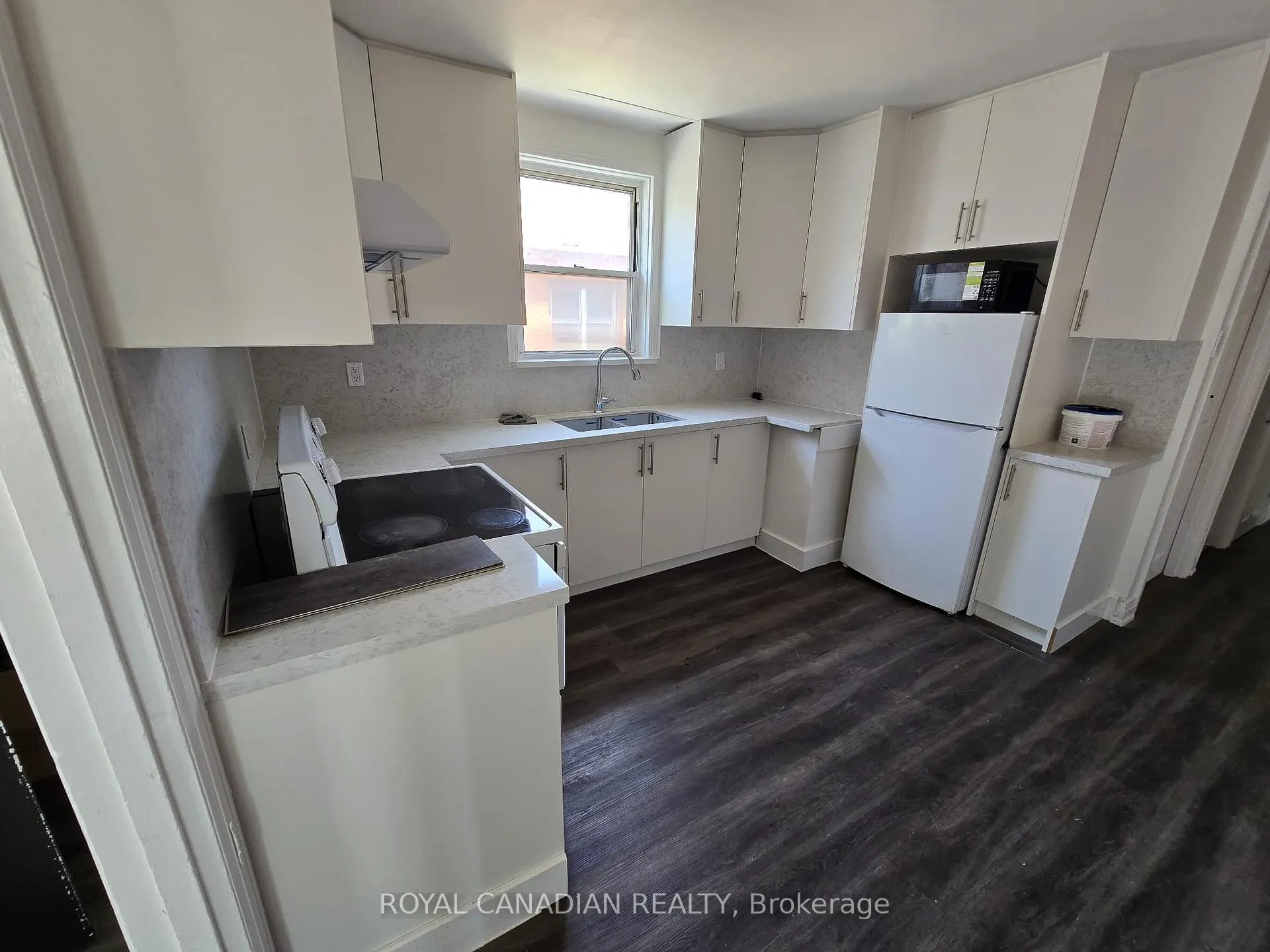 Photo 3 of 11 West 3rd Street, Hamilton, Bonnington — HOMEH