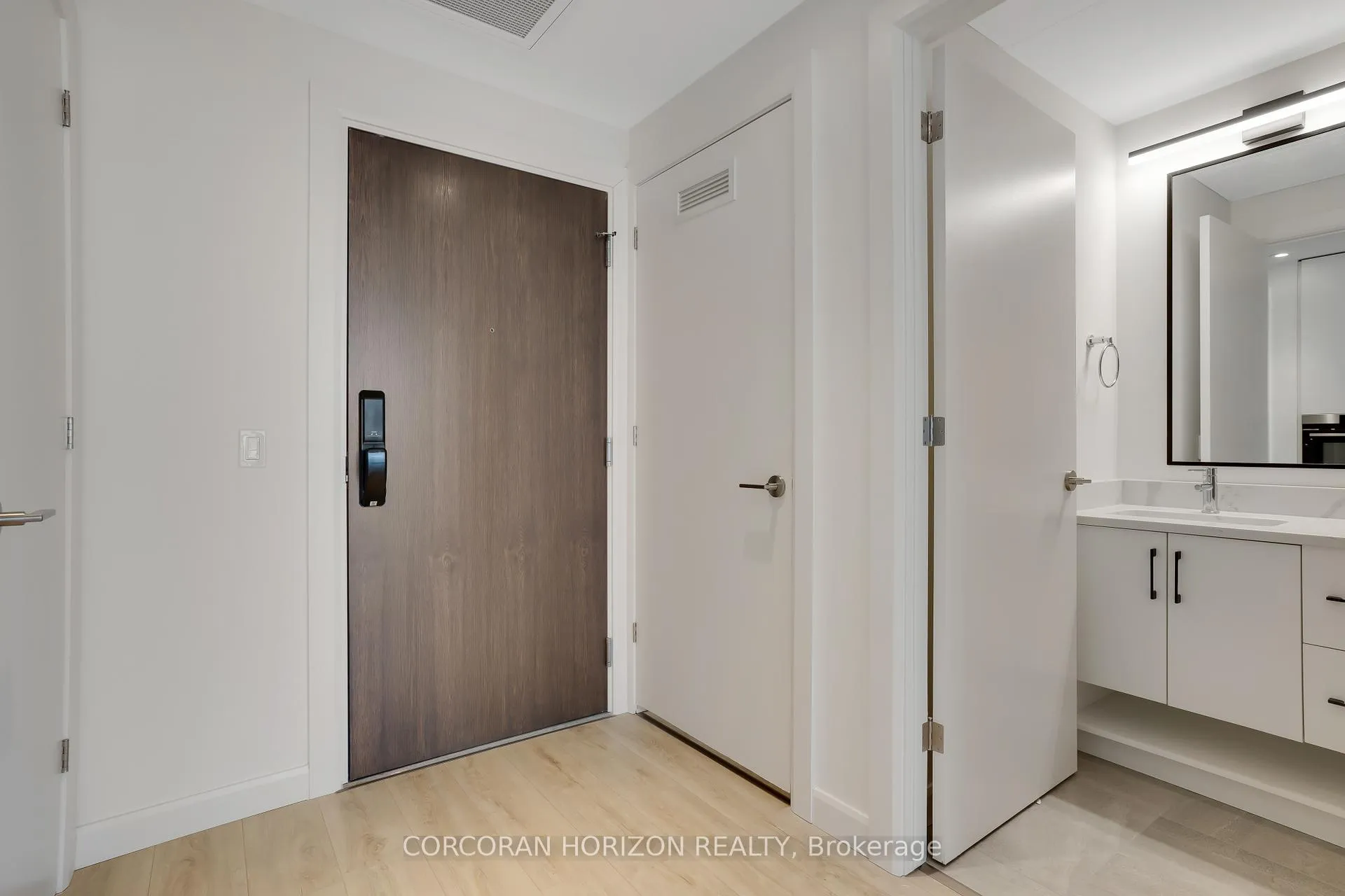 Photo 13 of Unit 1809, 741 King Street W, Kitchener — HOMEH