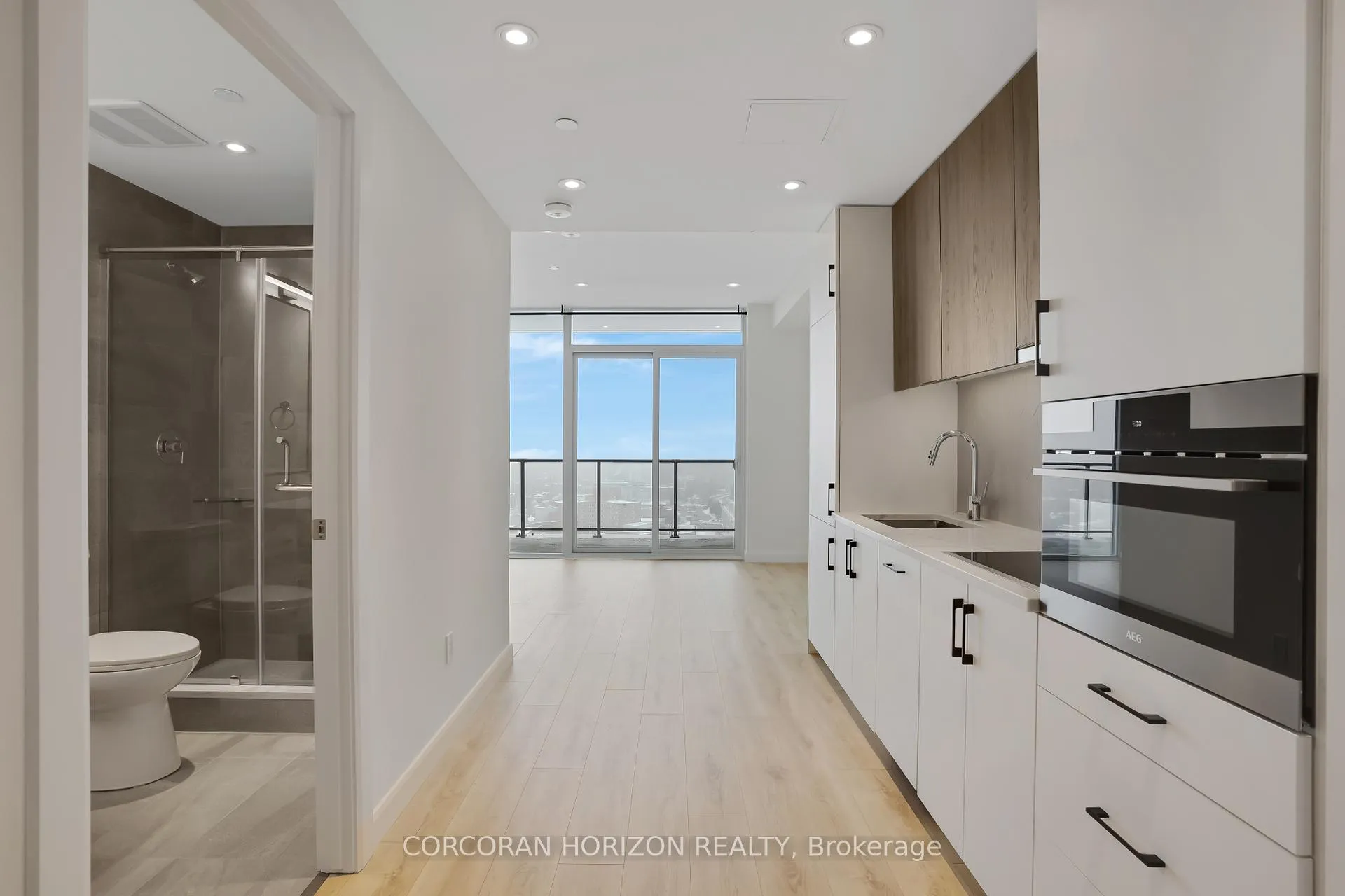 Photo 14 of Unit 1809, 741 King Street W, Kitchener — HOMEH