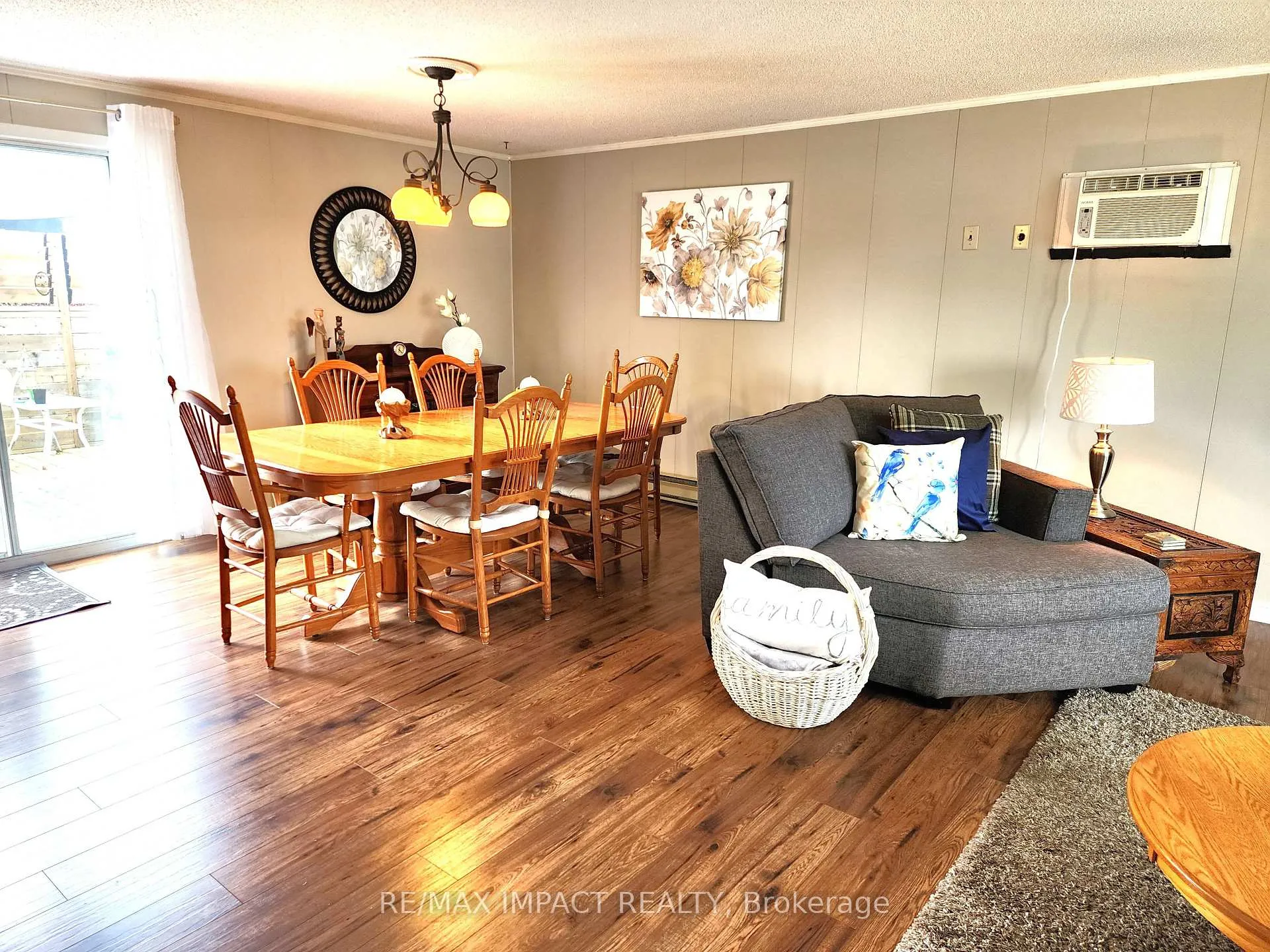 Photo 7 of 4 Champlain Court, Clarington, Newcastle — HOMEH