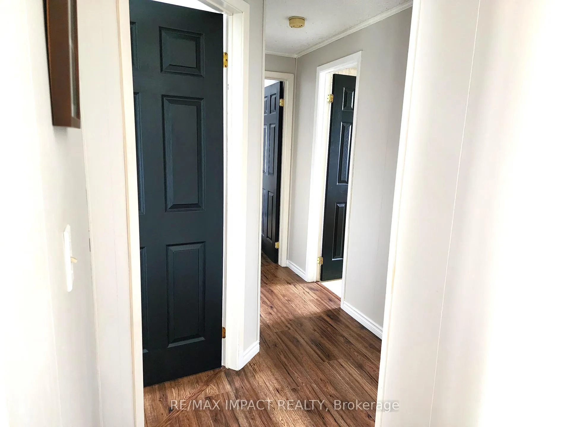 Photo 11 of 4 Champlain Court, Clarington, Newcastle — HOMEH
