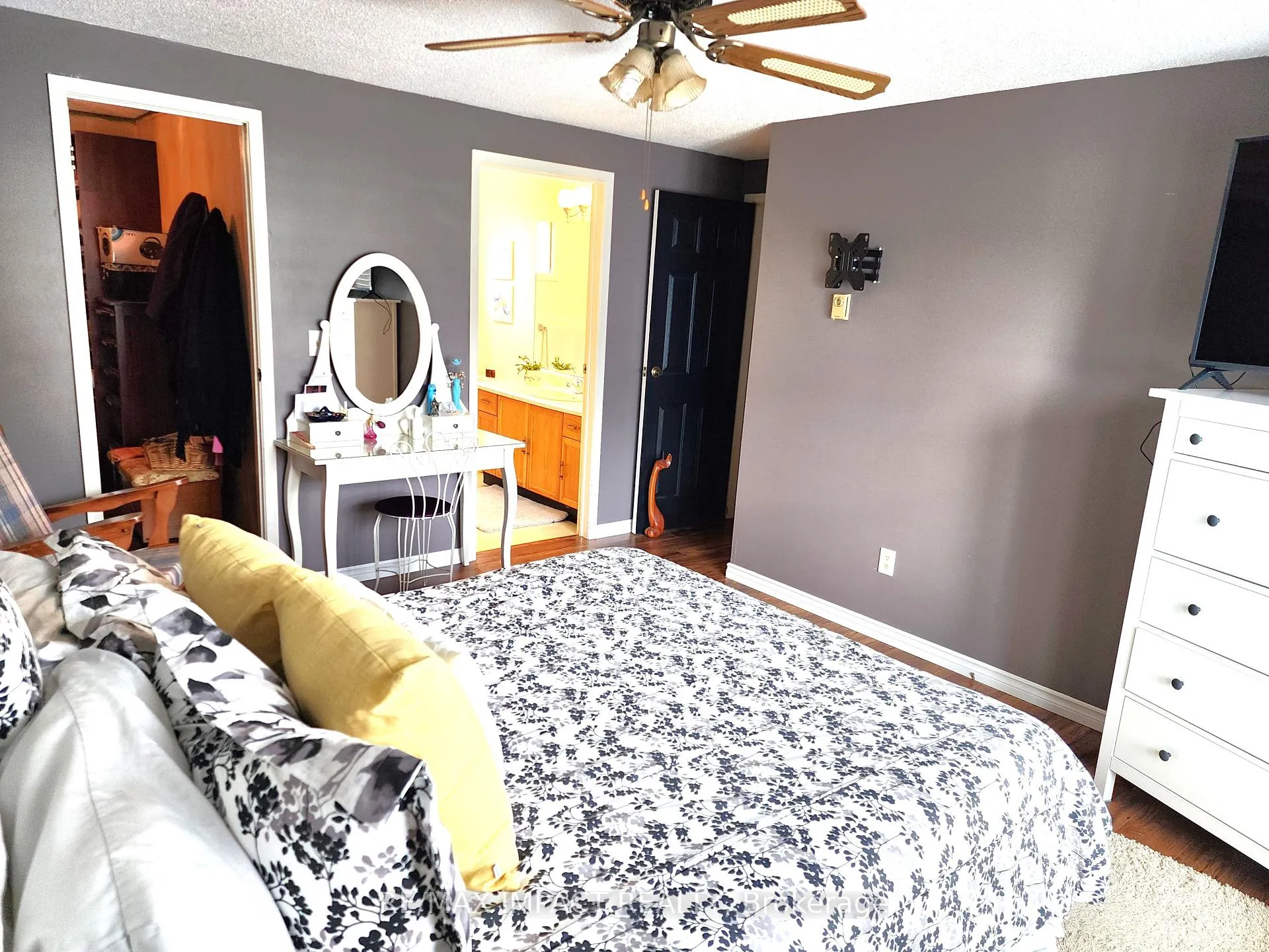 Photo 16 of 4 Champlain Court, Clarington, Newcastle — HOMEH