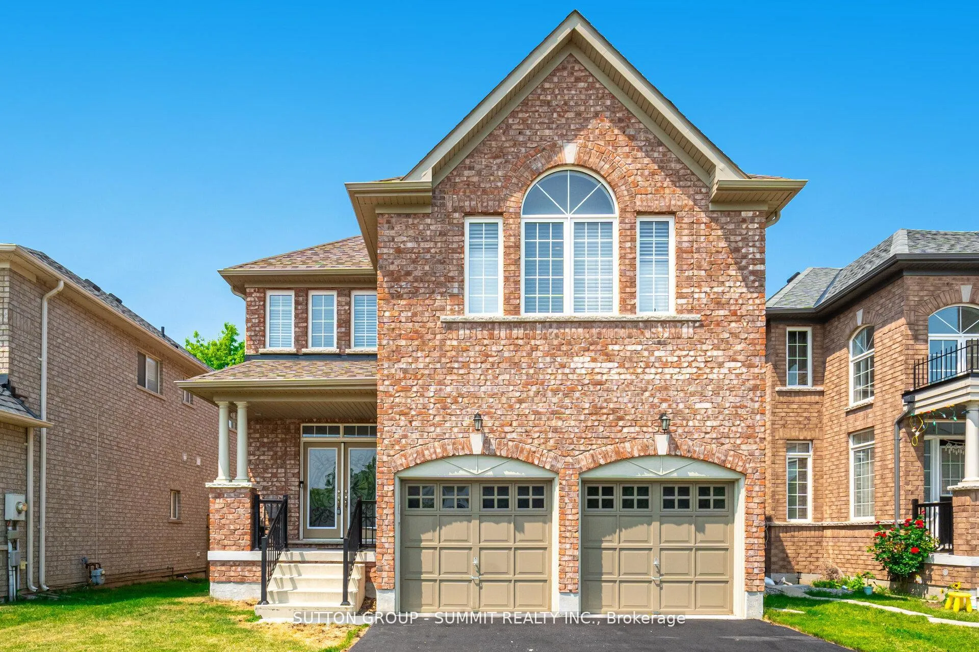 Photo 1 of 16 Westminster Circle, Barrie, Innis-Shore — HOMEH