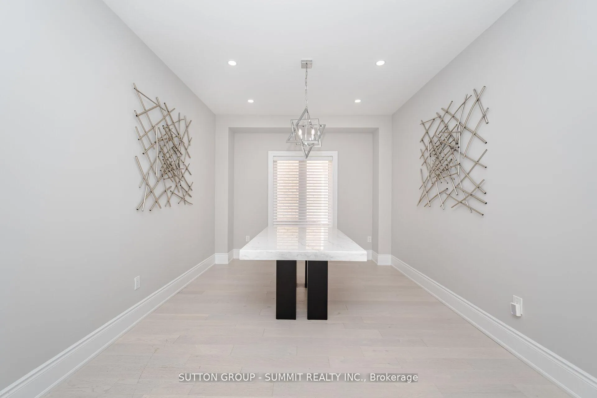 Photo 9 of 16 Westminster Circle, Barrie, Innis-Shore — HOMEH