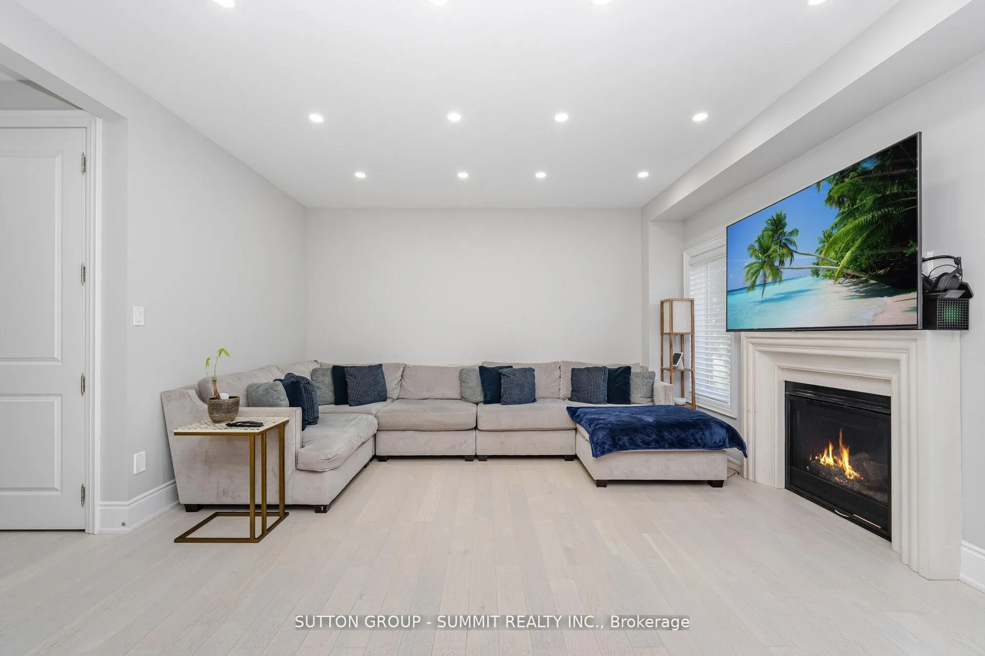Photo 12 of 16 Westminster Circle, Barrie, Innis-Shore — HOMEH