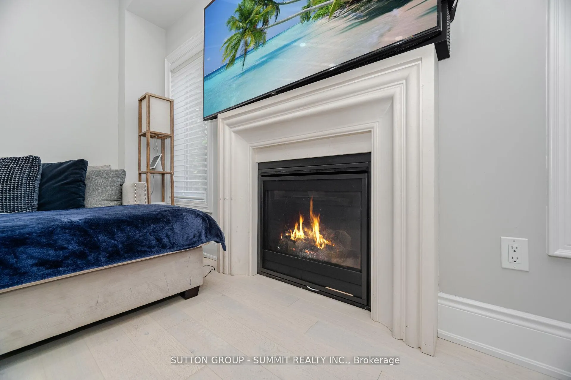 Photo 13 of 16 Westminster Circle, Barrie, Innis-Shore — HOMEH