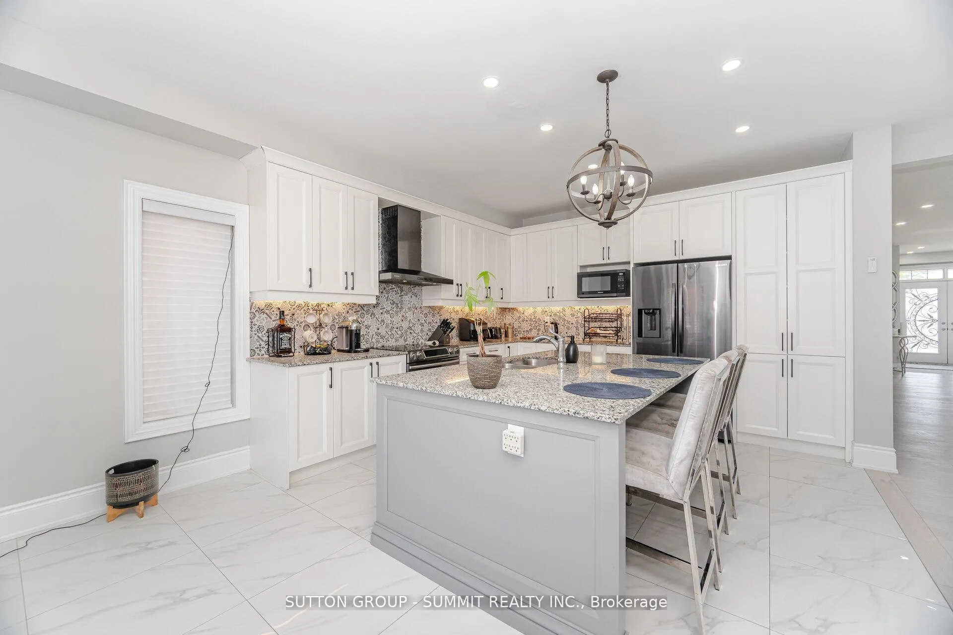 Photo 17 of 16 Westminster Circle, Barrie, Innis-Shore — HOMEH