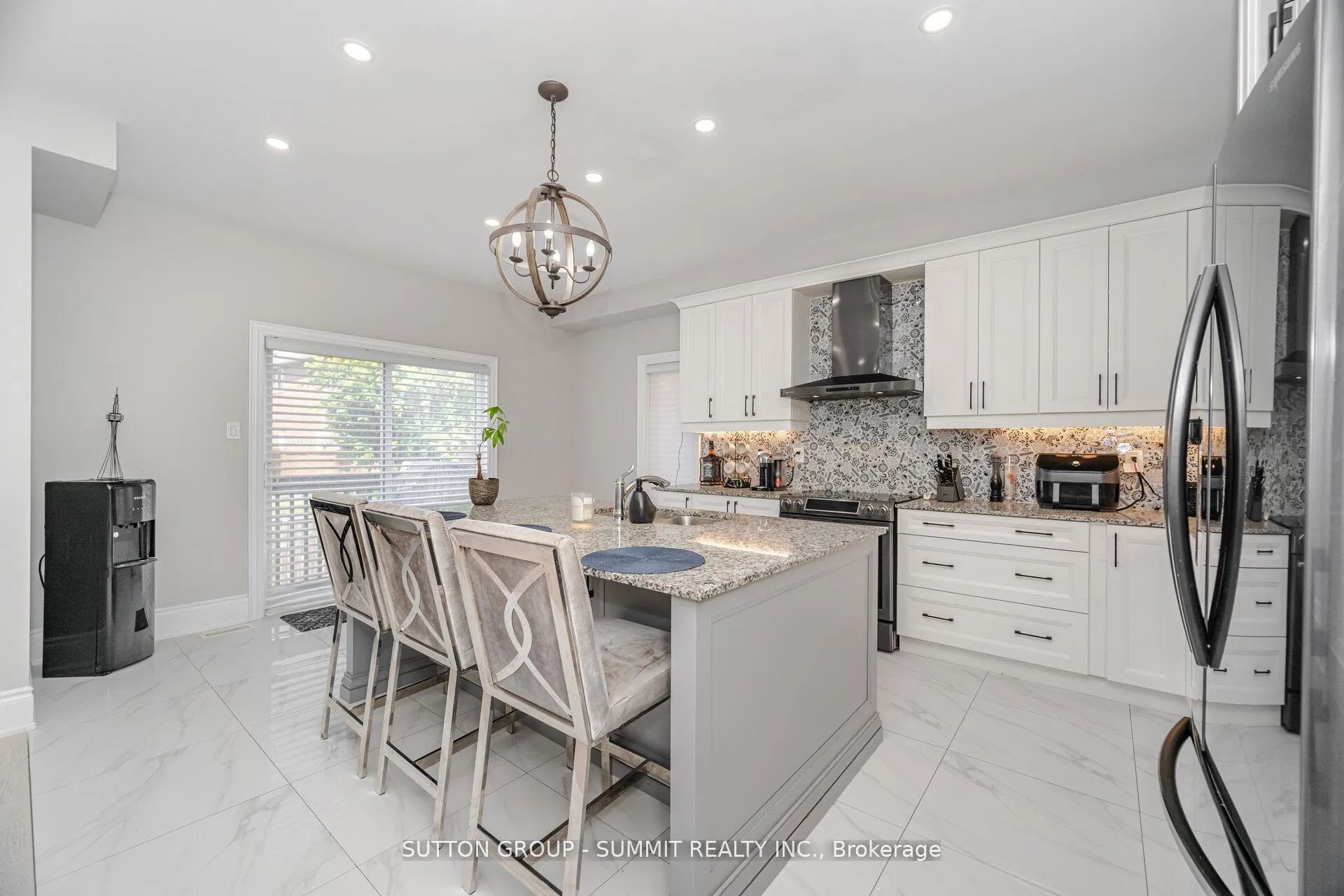 Photo 20 of 16 Westminster Circle, Barrie, Innis-Shore — HOMEH