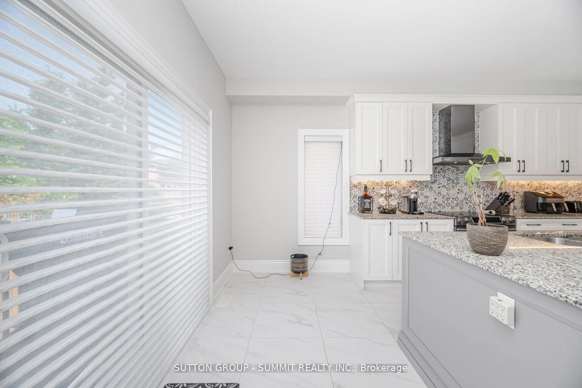 Photo 21 of 16 Westminster Circle, Barrie, Innis-Shore — HOMEH