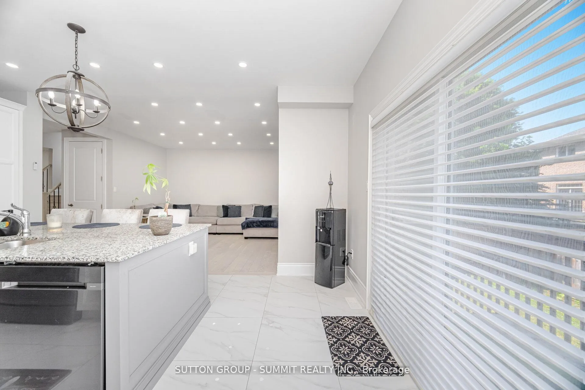 Photo 22 of 16 Westminster Circle, Barrie, Innis-Shore — HOMEH