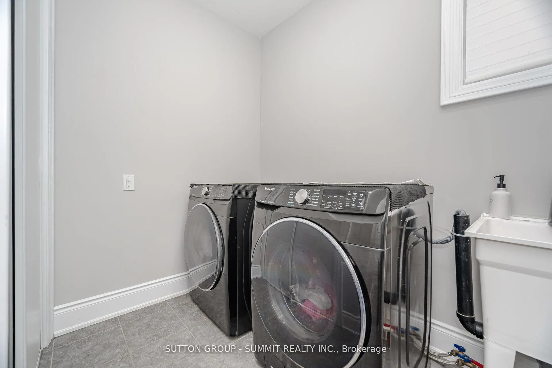 Photo 24 of 16 Westminster Circle, Barrie, Innis-Shore — HOMEH