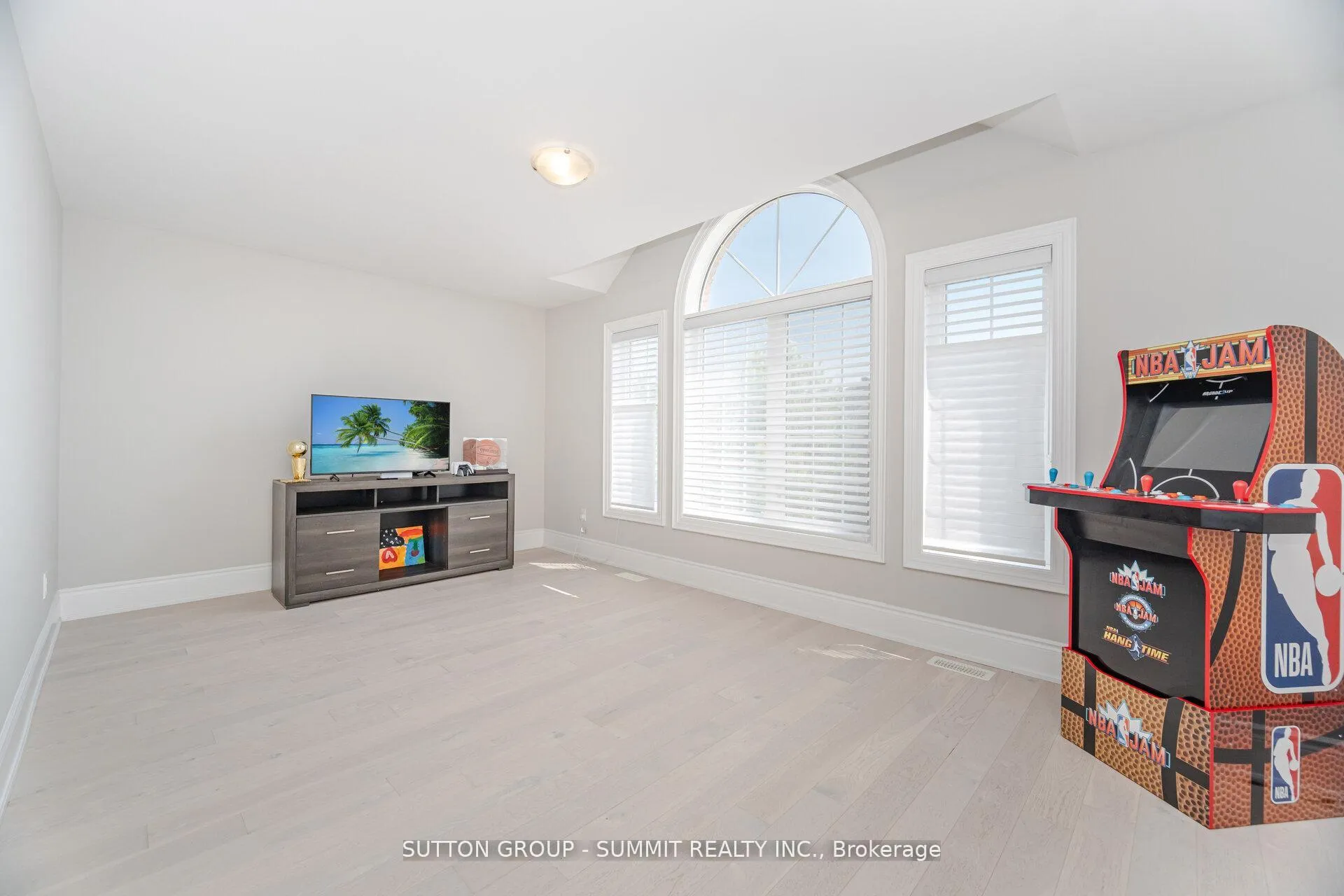 Photo 27 of 16 Westminster Circle, Barrie, Innis-Shore — HOMEH