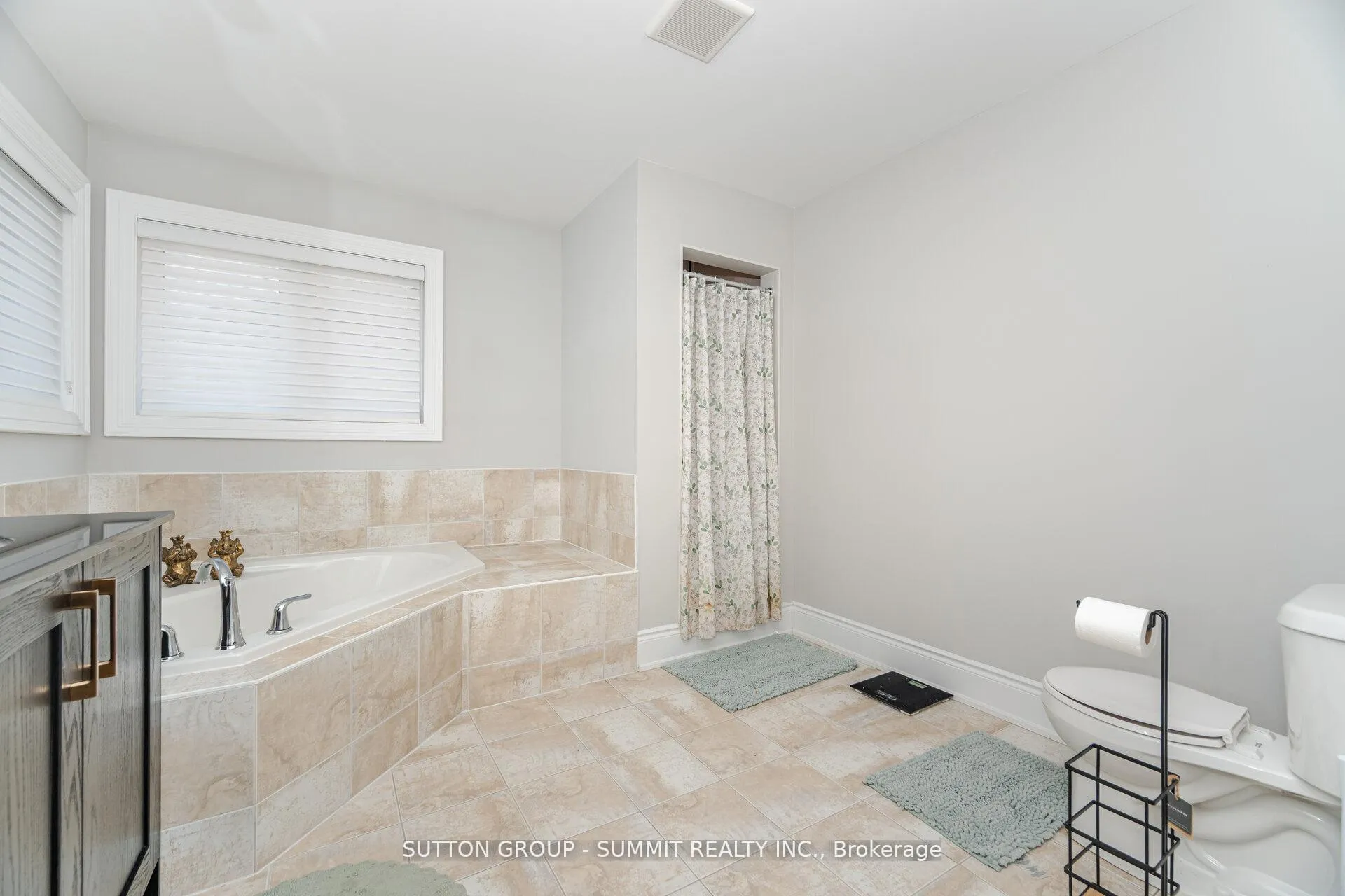 Photo 31 of 16 Westminster Circle, Barrie, Innis-Shore — HOMEH