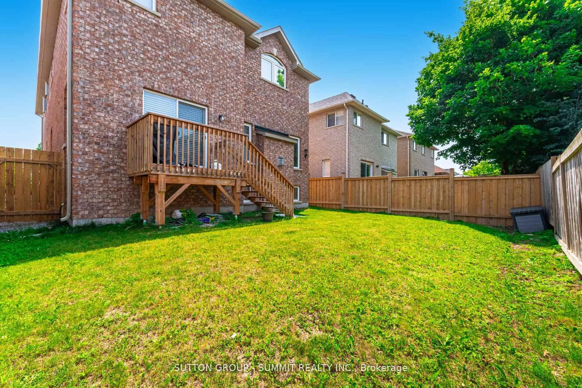Photo 38 of 16 Westminster Circle, Barrie, Innis-Shore — HOMEH