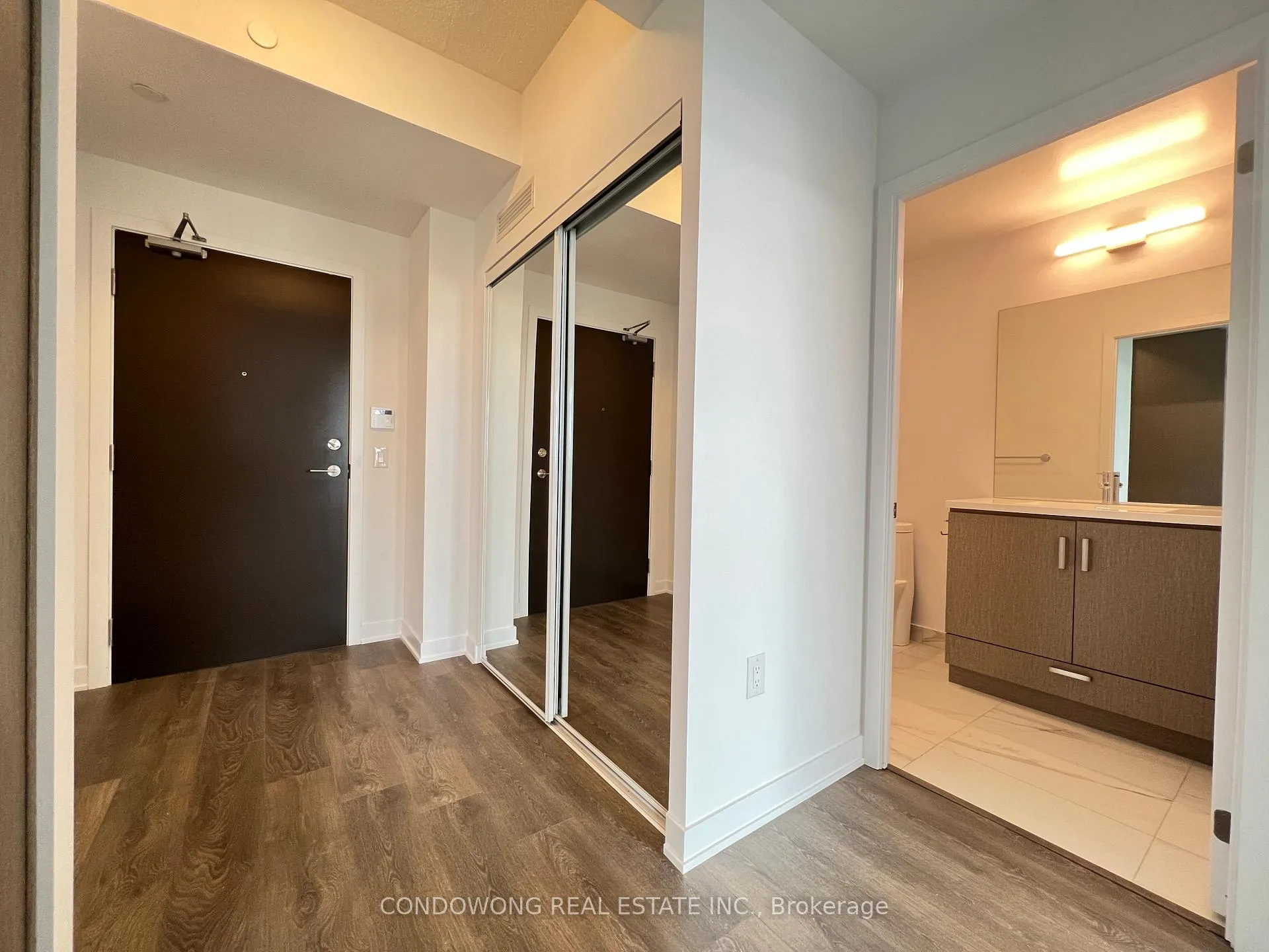 Photo 2 of Unit 908, 60 Honeycrisp Crescent, Vaughan, Vaughan Corporate Centre — HOMEH