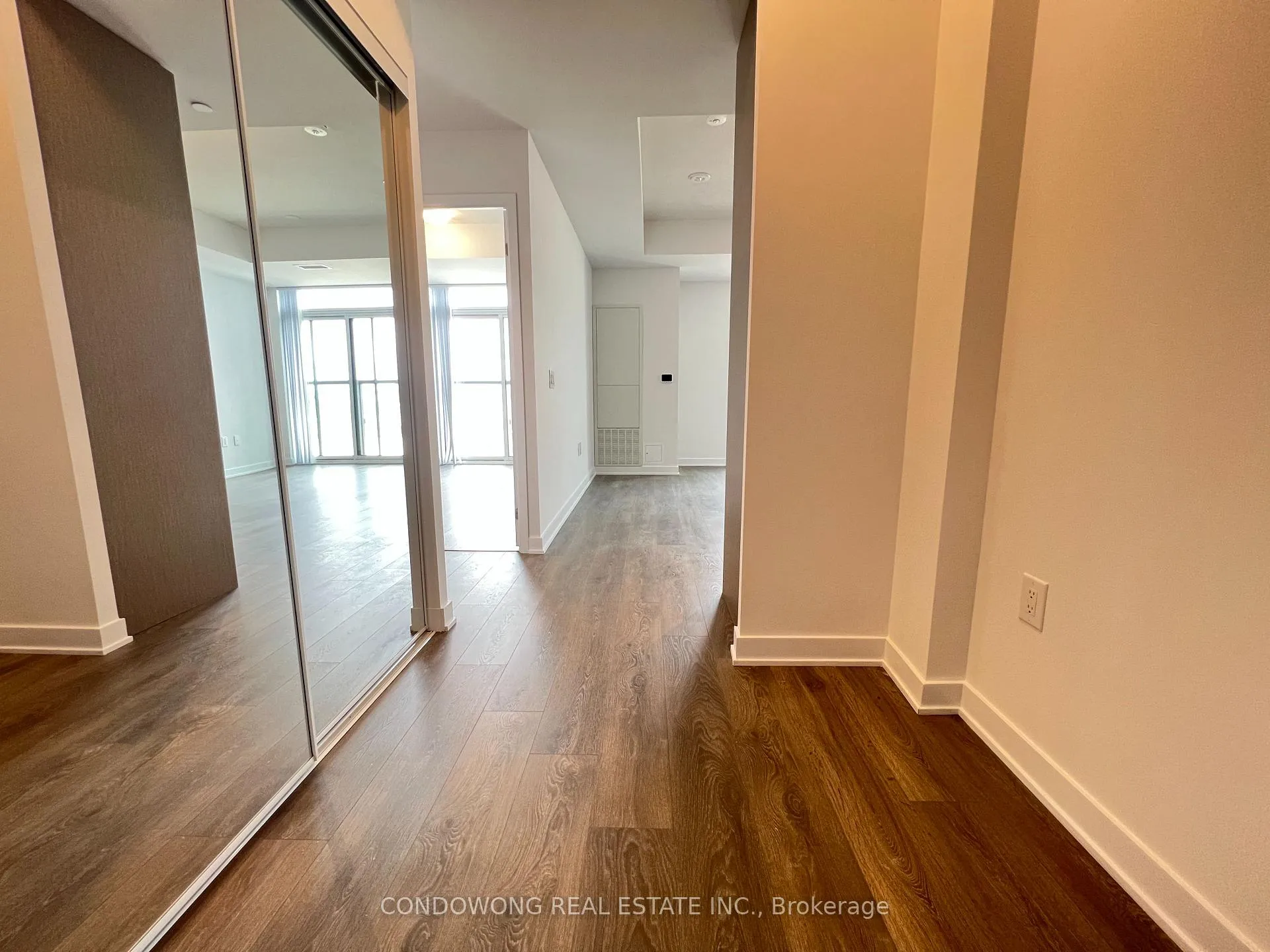 Photo 3 of Unit 908, 60 Honeycrisp Crescent, Vaughan, Vaughan Corporate Centre — HOMEH