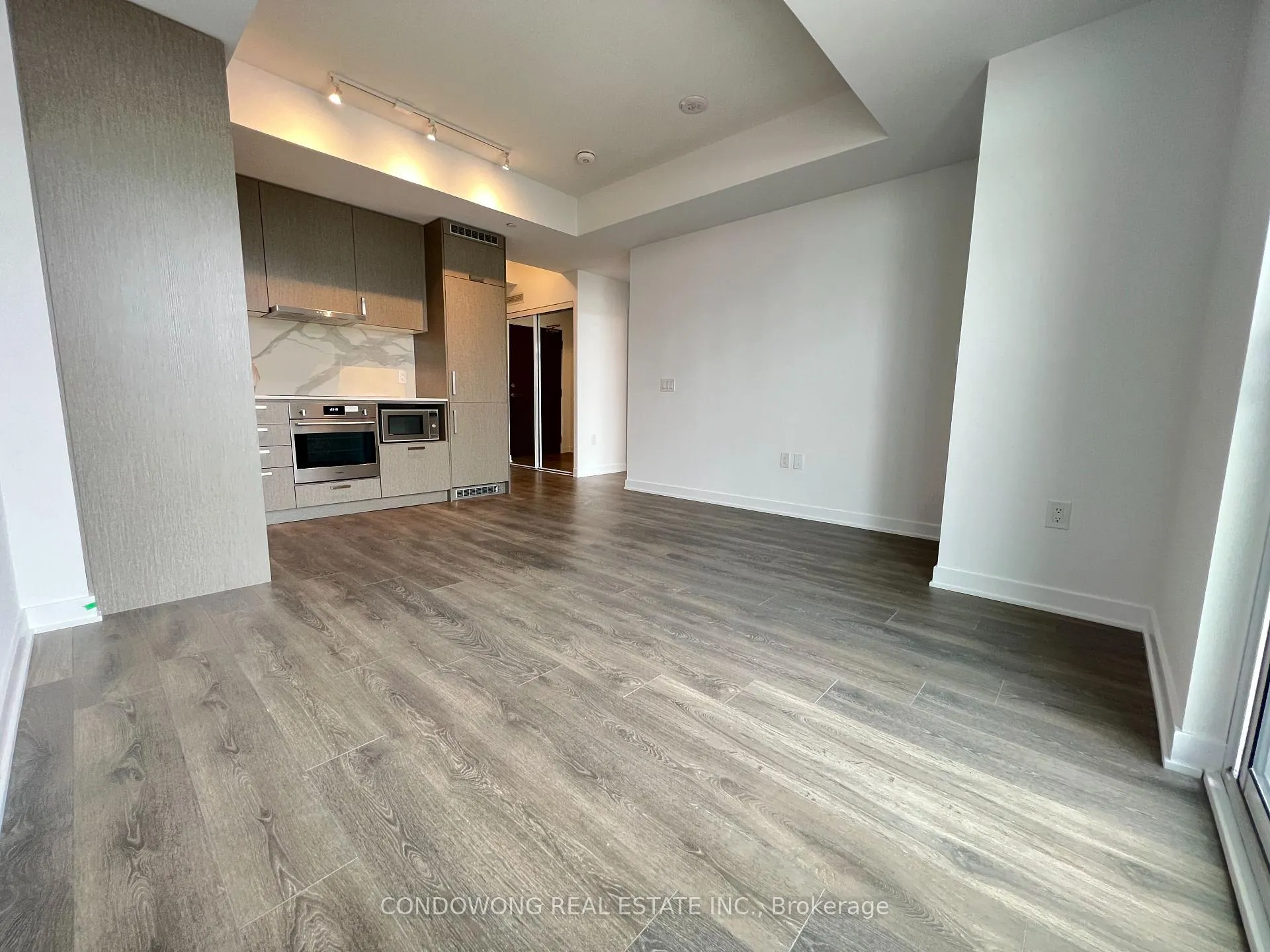 Photo 5 of Unit 908, 60 Honeycrisp Crescent, Vaughan, Vaughan Corporate Centre — HOMEH