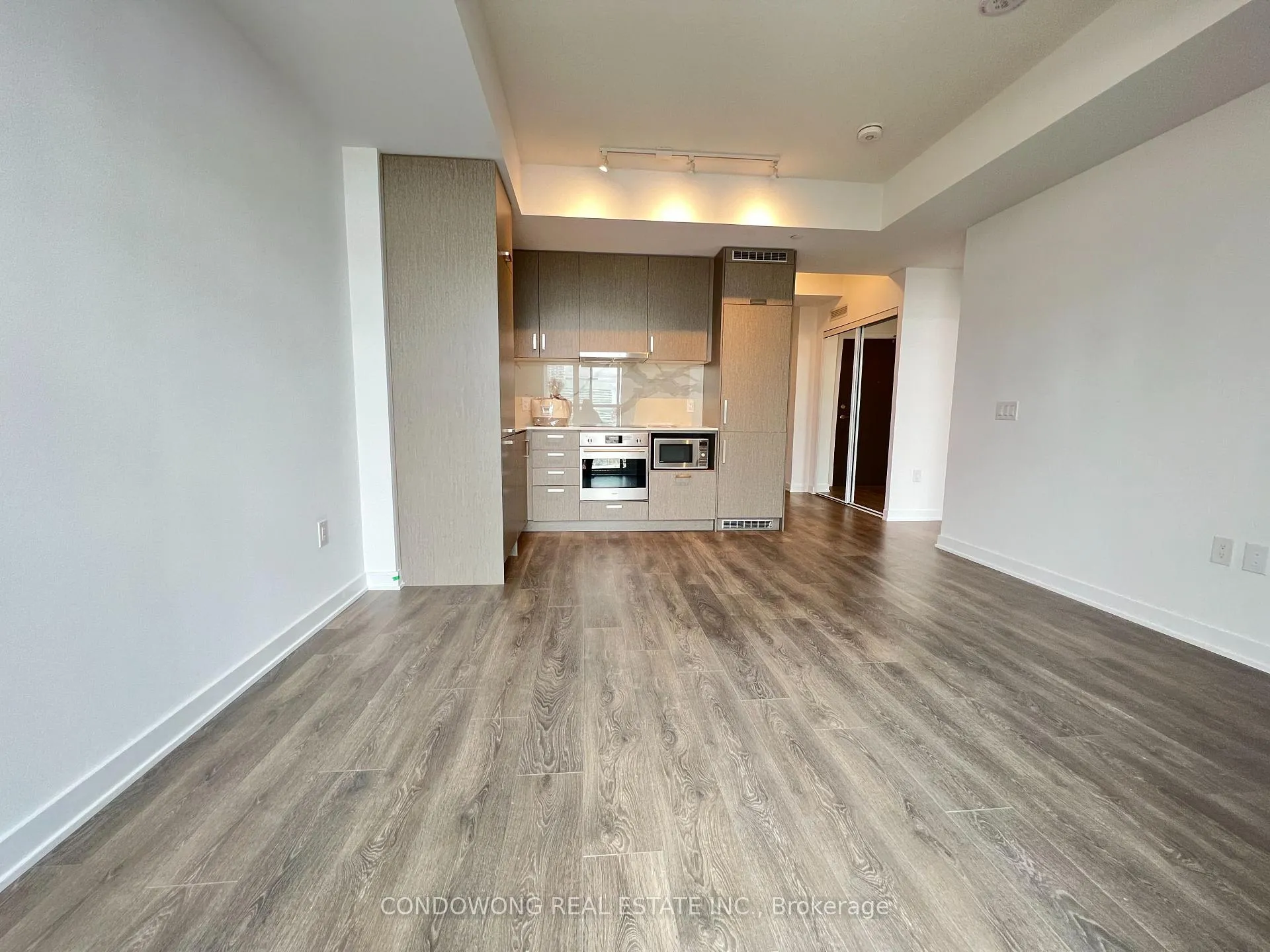Photo 6 of Unit 908, 60 Honeycrisp Crescent, Vaughan, Vaughan Corporate Centre — HOMEH