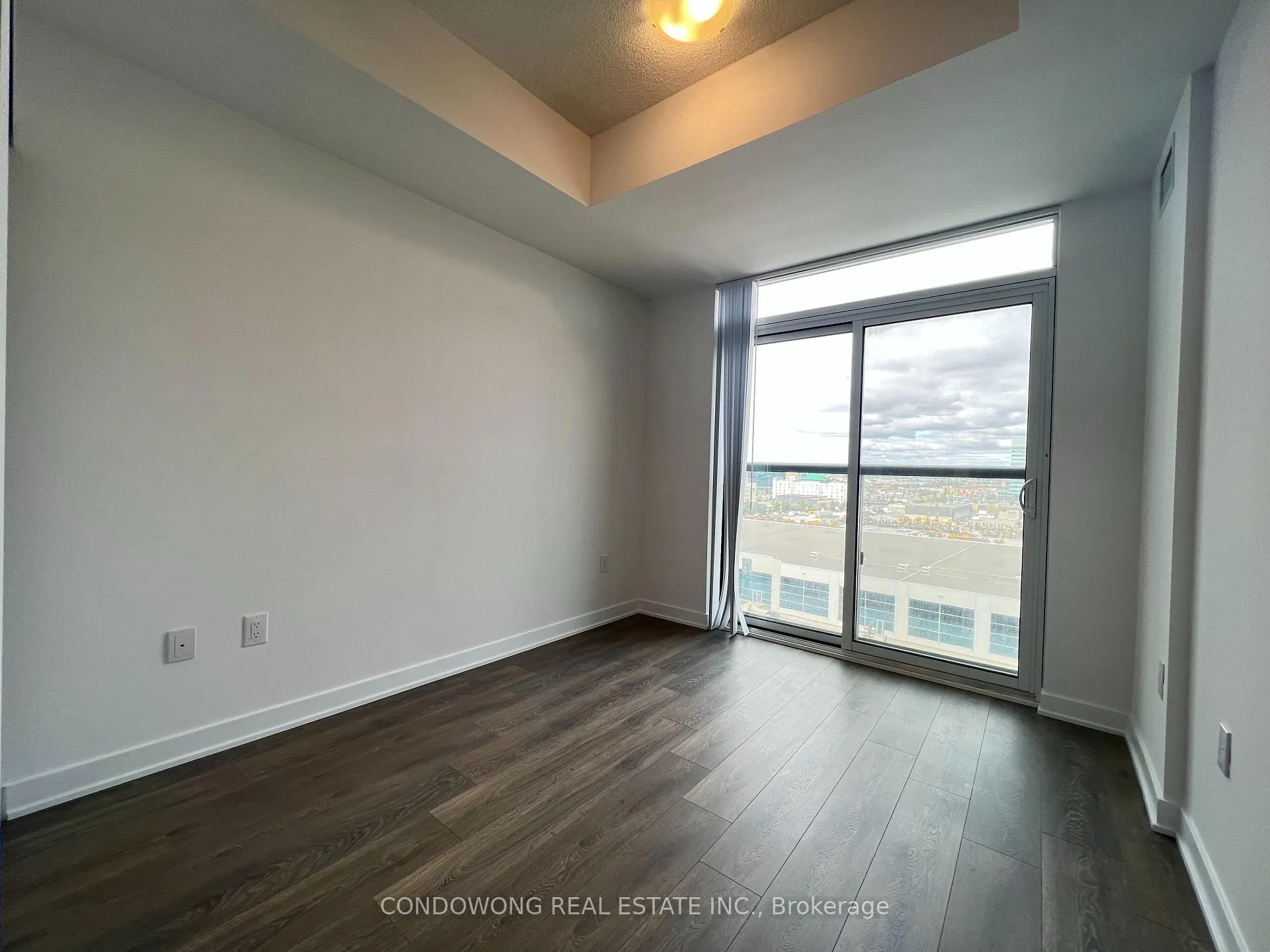 Photo 8 of Unit 908, 60 Honeycrisp Crescent, Vaughan, Vaughan Corporate Centre — HOMEH