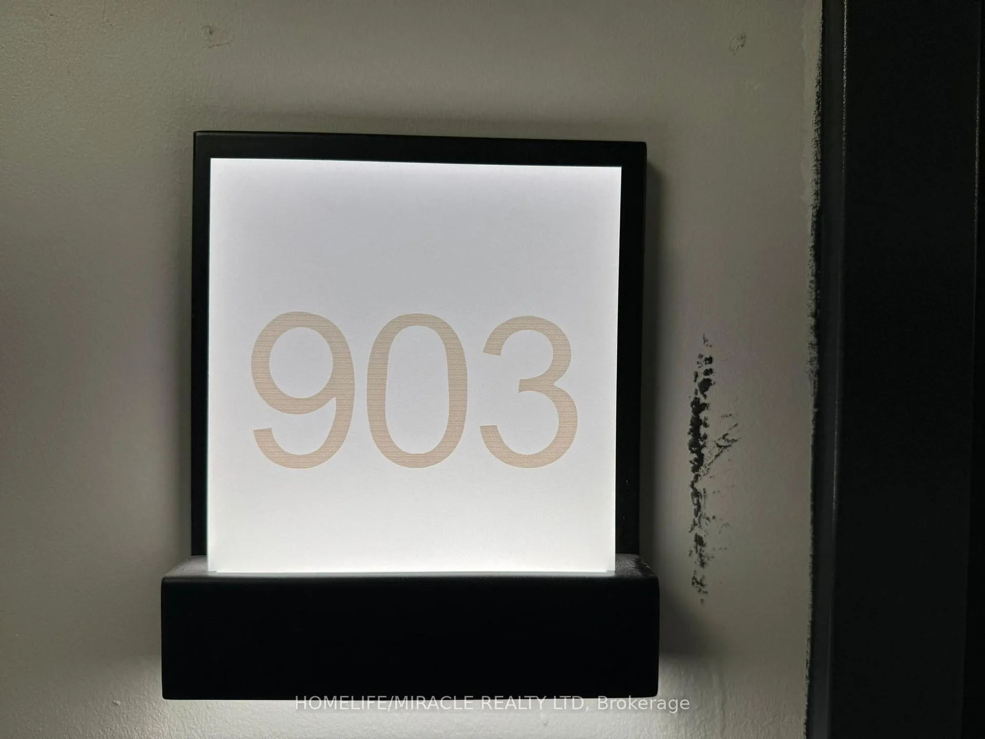 Photo 4 of Unit 903, 56 Lakeside Terrace, Barrie, Little Lake — HOMEH